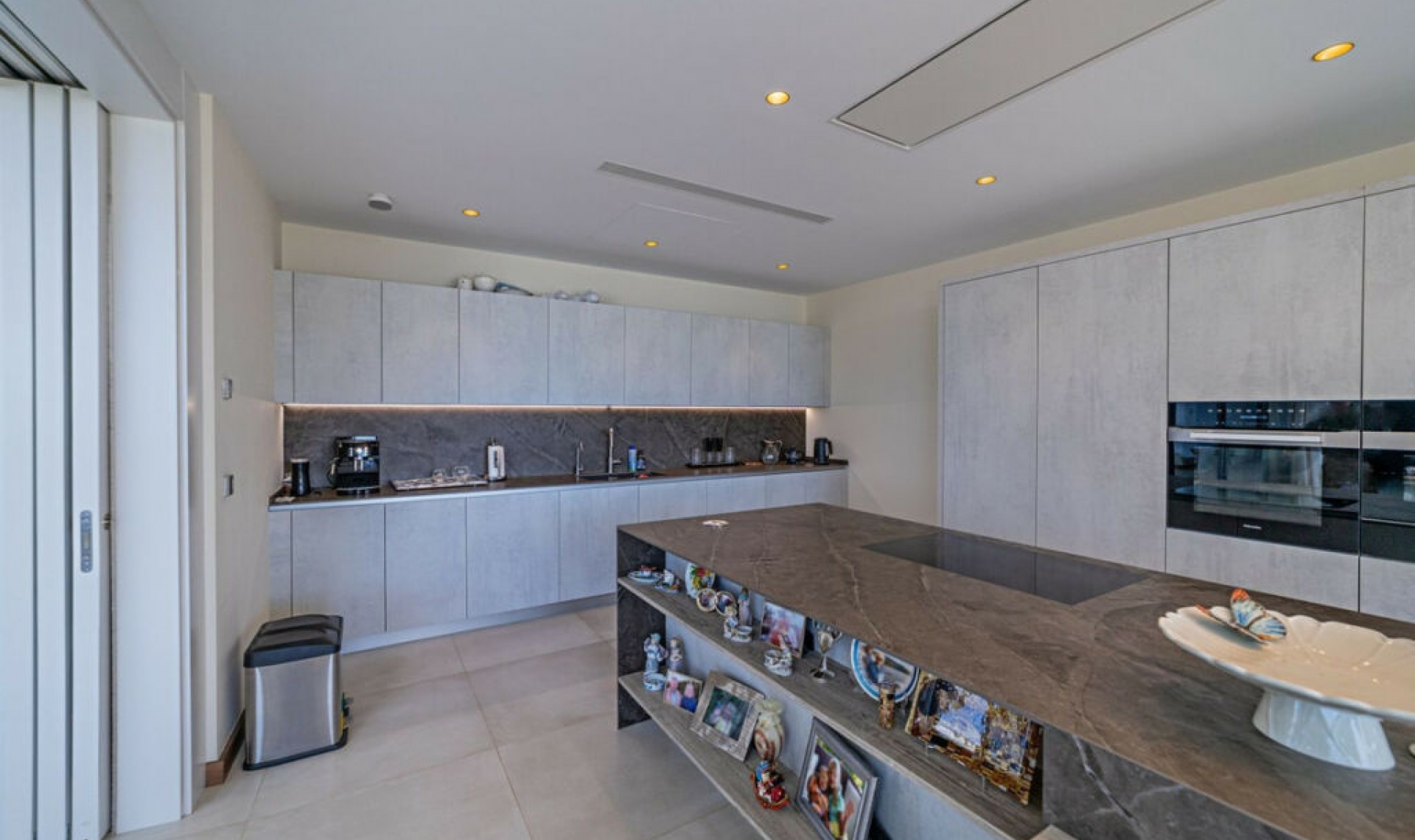 Resale - House -
Los Arqueros