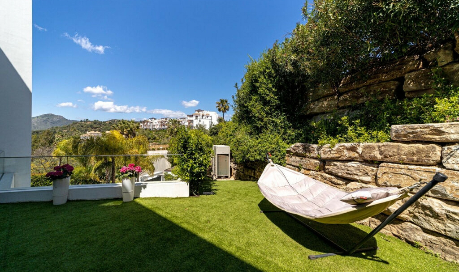 Resale - House -
Los Arqueros