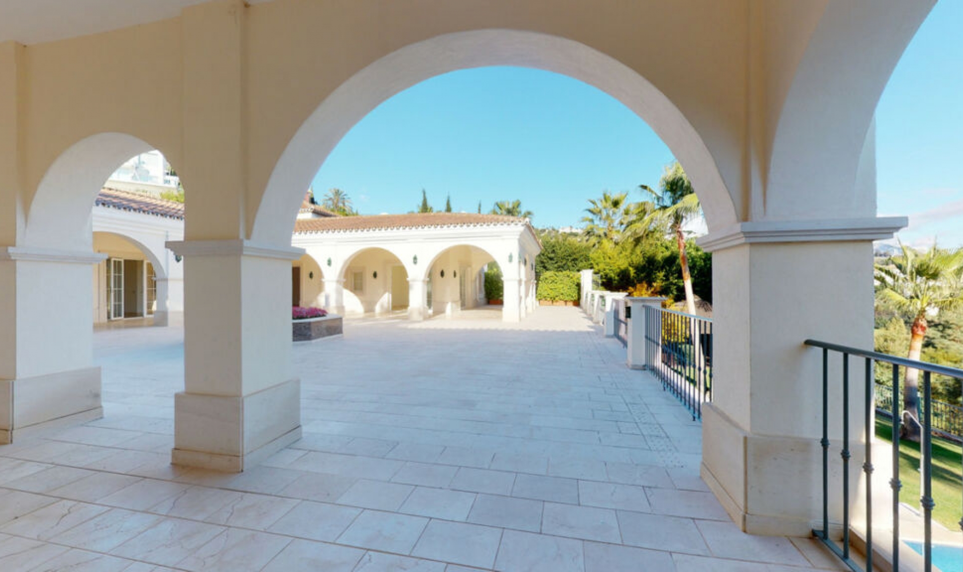 Resale - House -
Los Arqueros