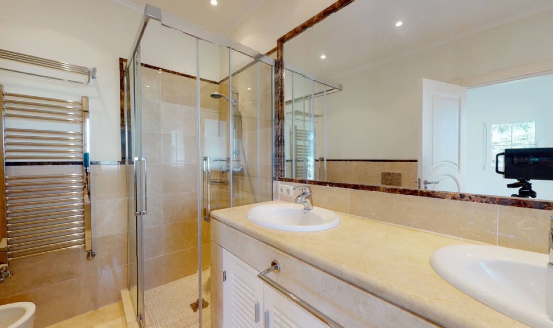 Resale - House -
Los Arqueros