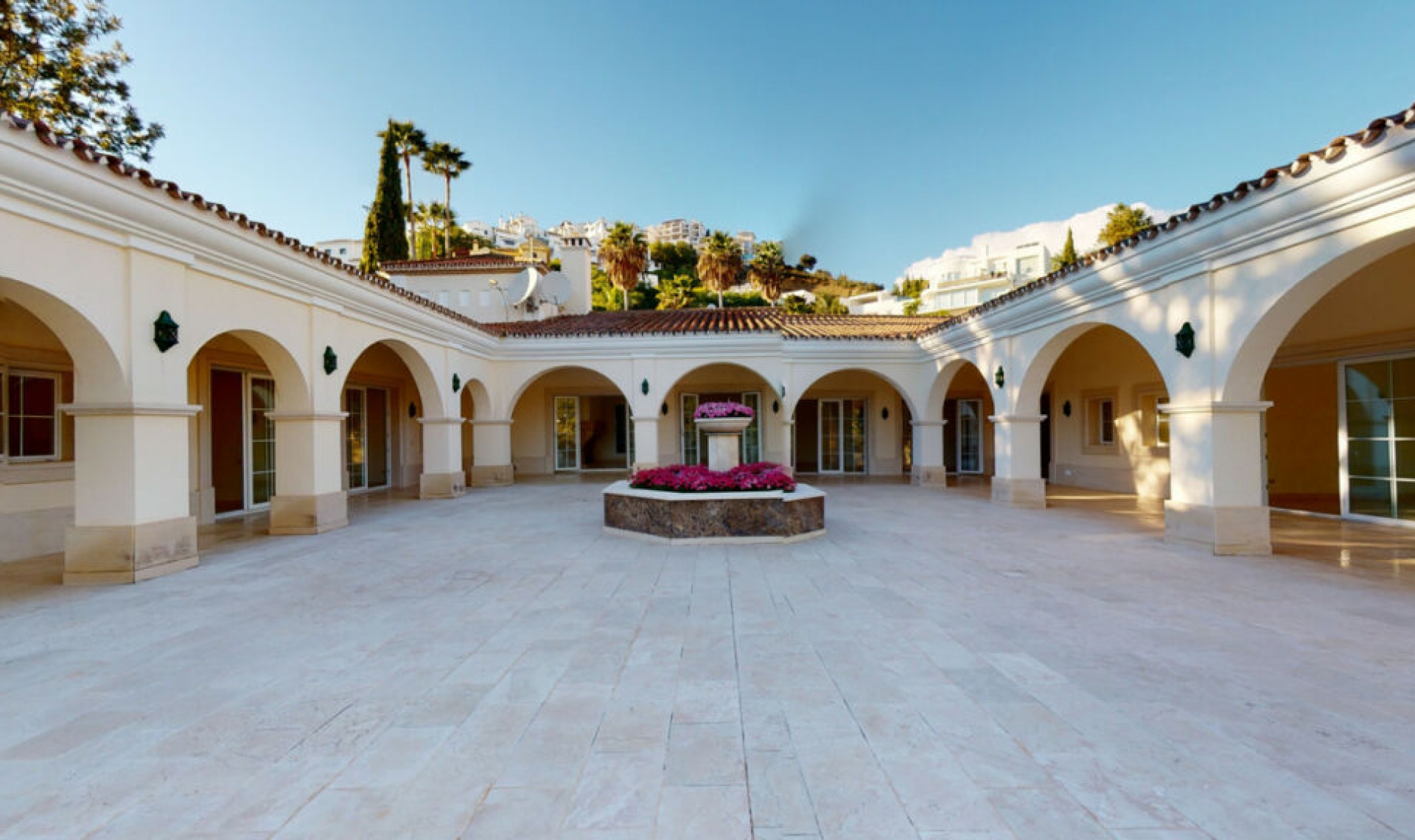 Resale - House -
Los Arqueros