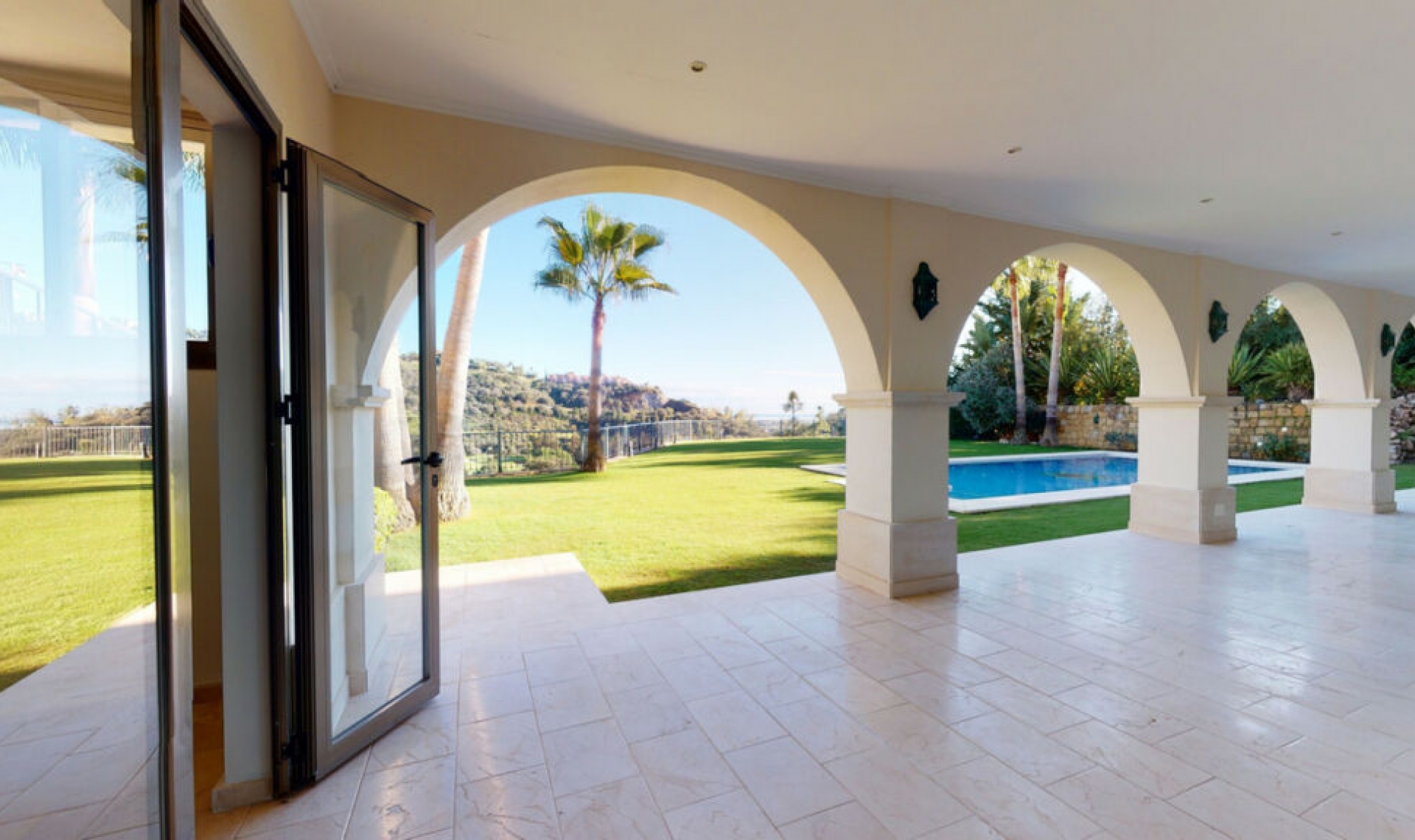 Resale - House -
Los Arqueros