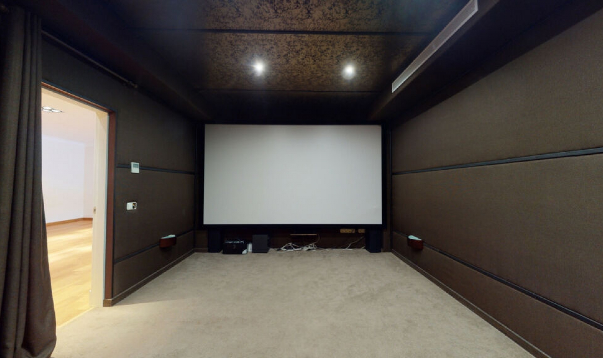 Resale - House -
Los Arqueros