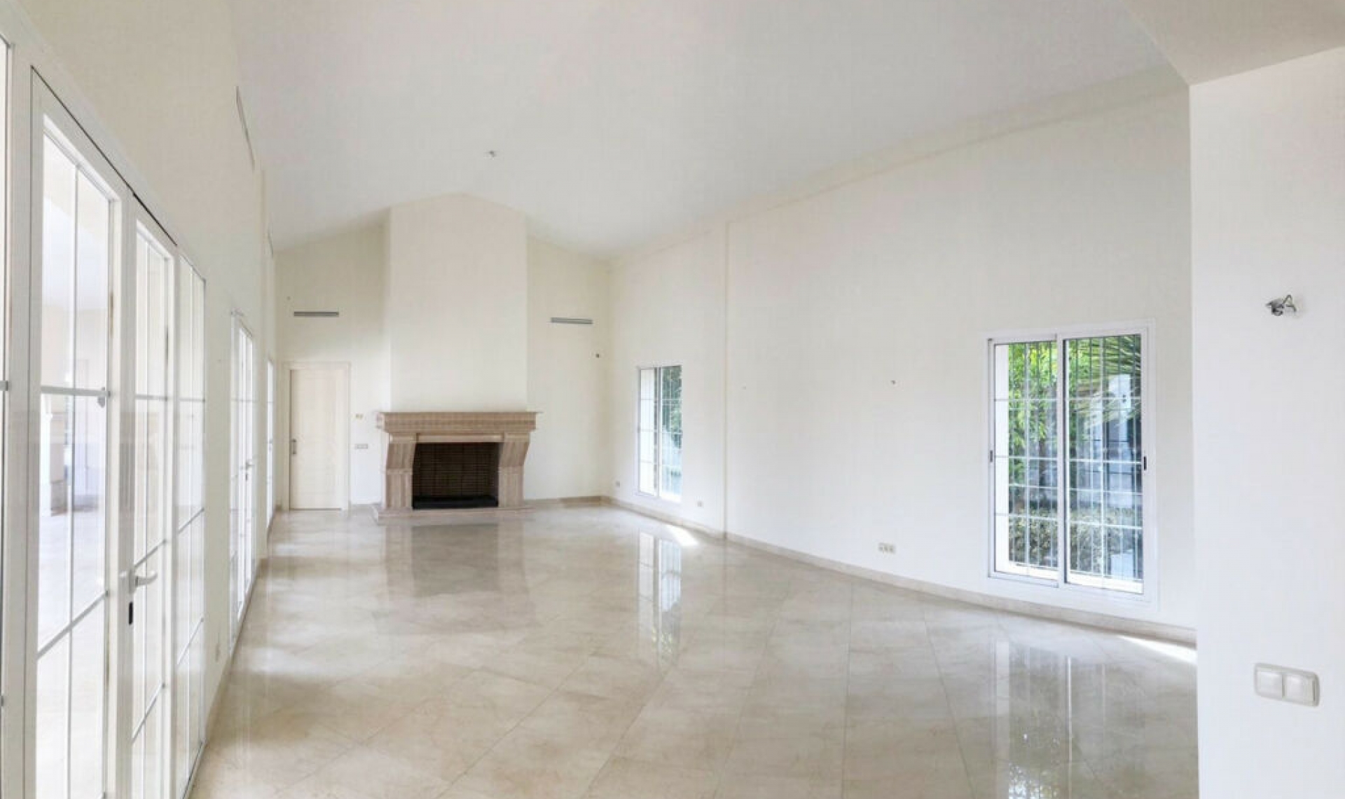 Resale - House -
Los Arqueros