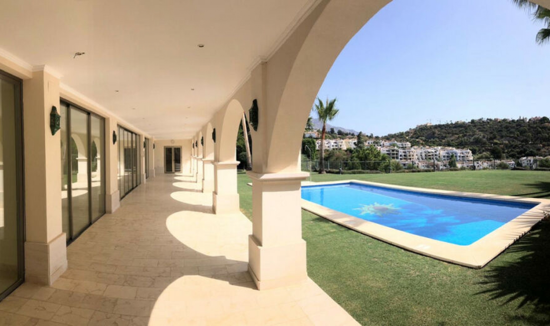 Resale - House -
Los Arqueros