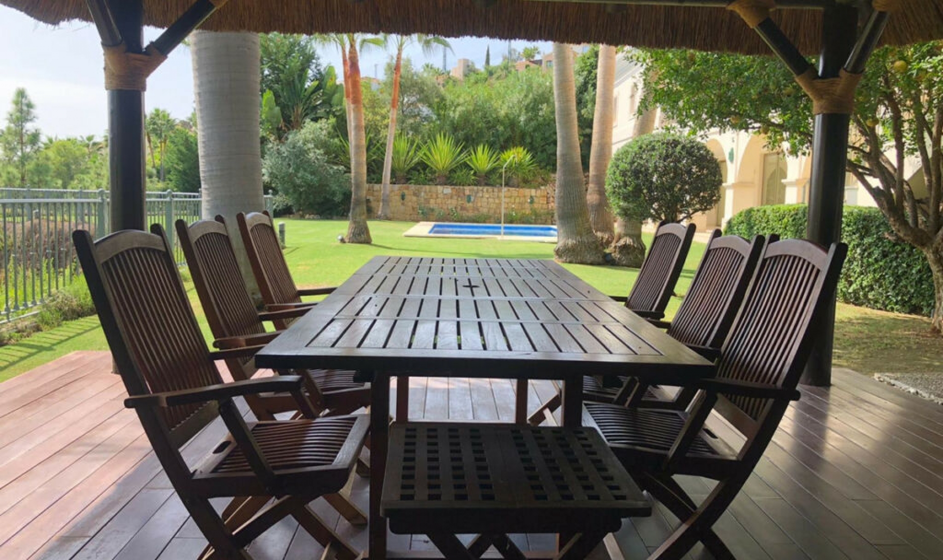 Resale - House -
Los Arqueros