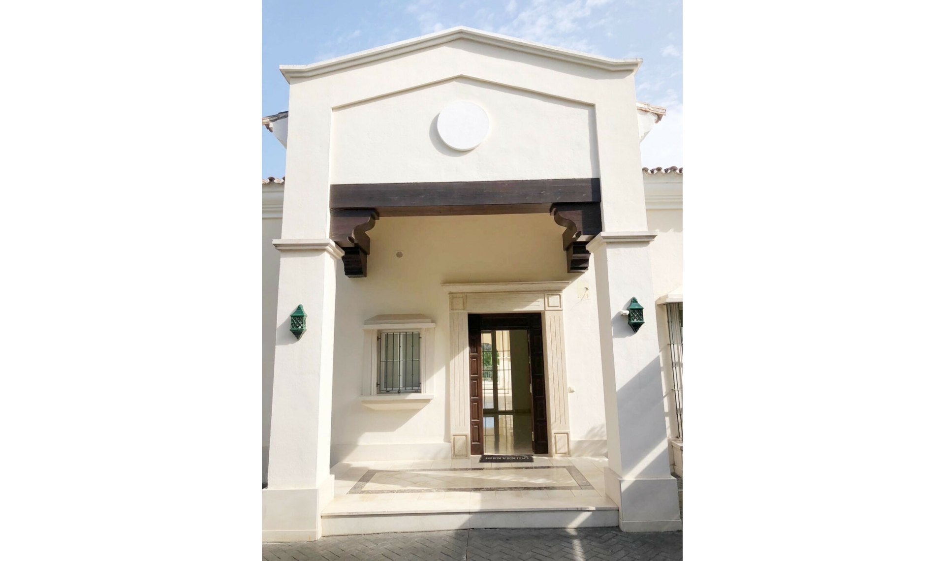 Resale - House -
Los Arqueros