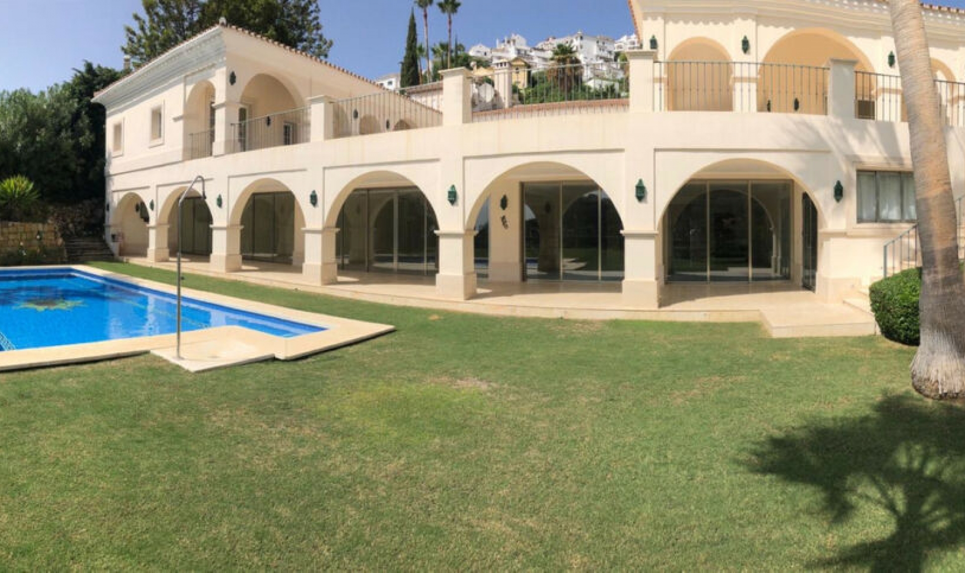 Resale - House -
Los Arqueros