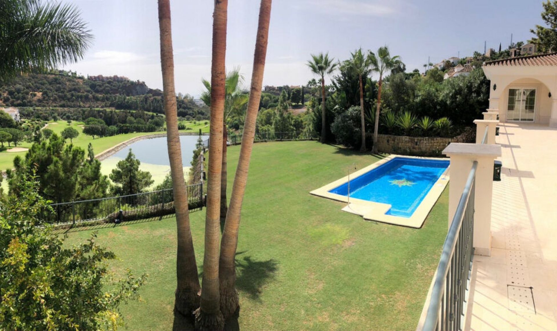 Resale - House -
Los Arqueros