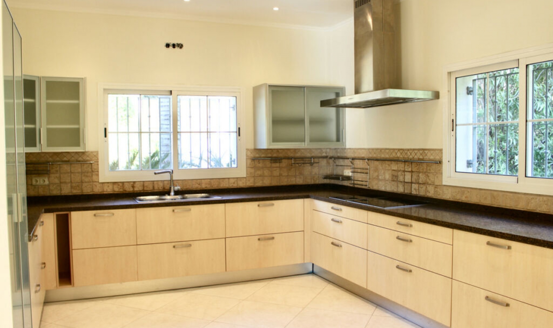 Resale - House -
Los Arqueros