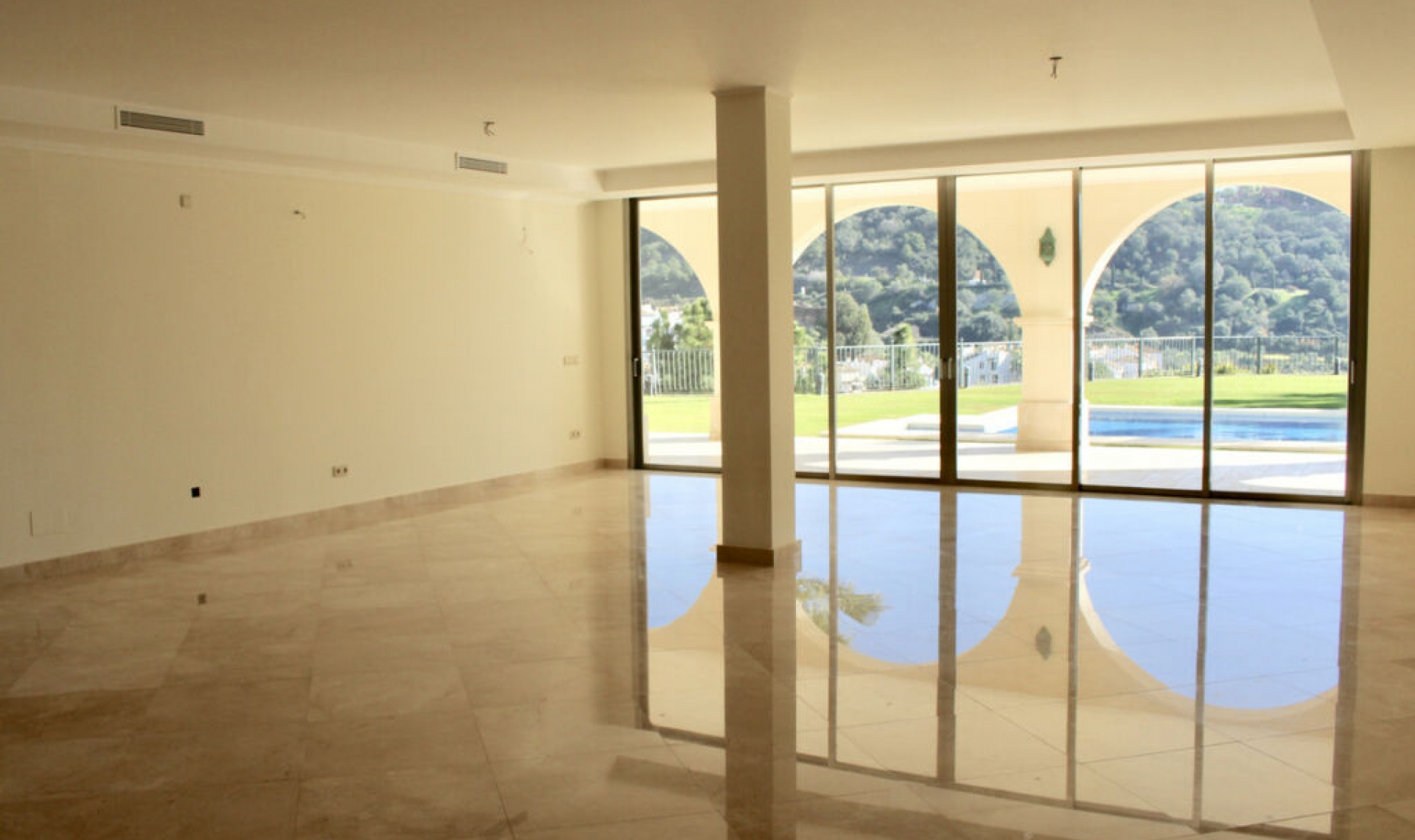 Resale - House -
Los Arqueros