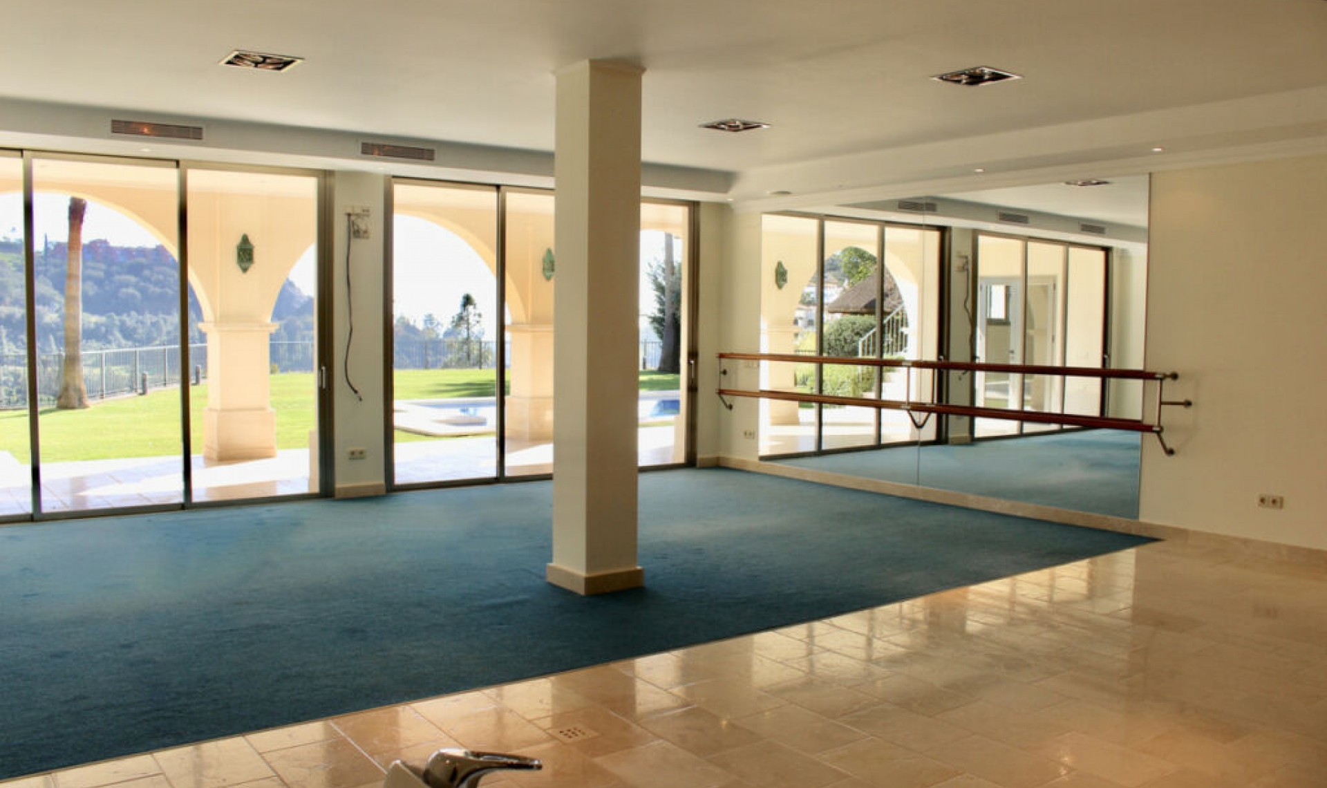 Resale - House -
Los Arqueros