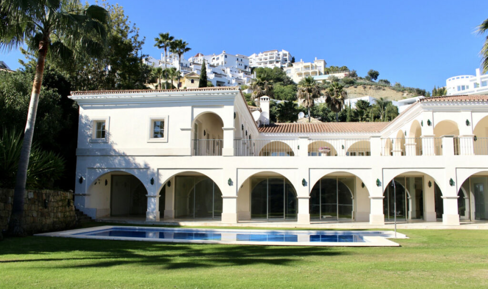 Resale - House -
Los Arqueros