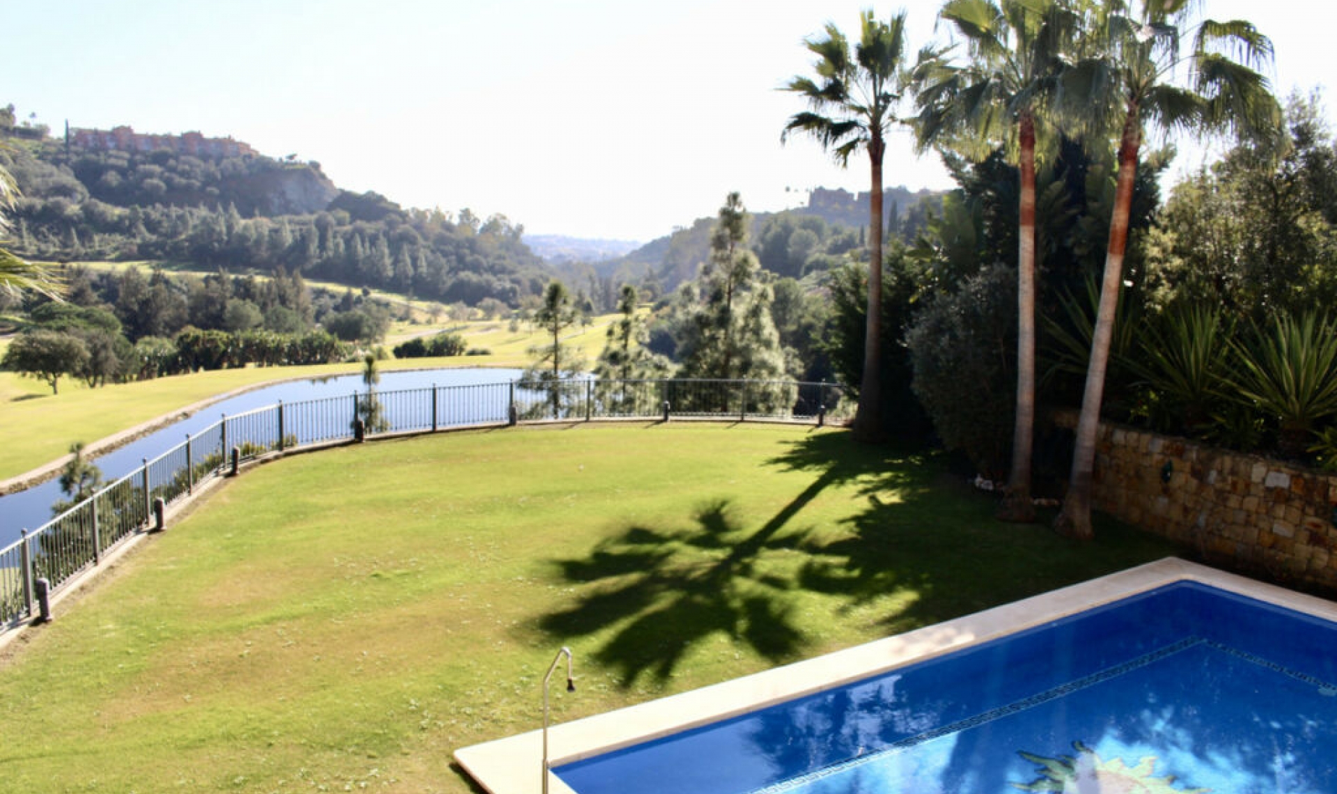 Resale - House -
Los Arqueros