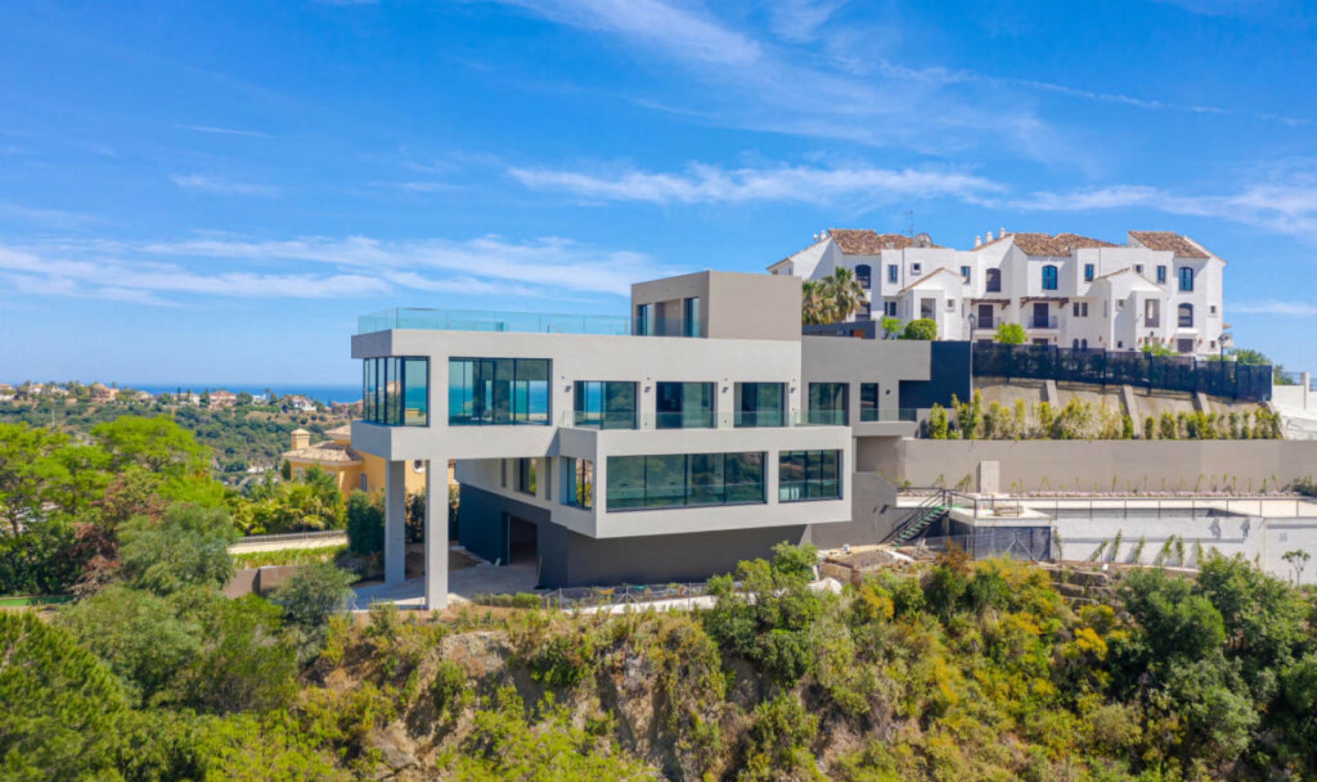 Resale - House -
Los Arqueros