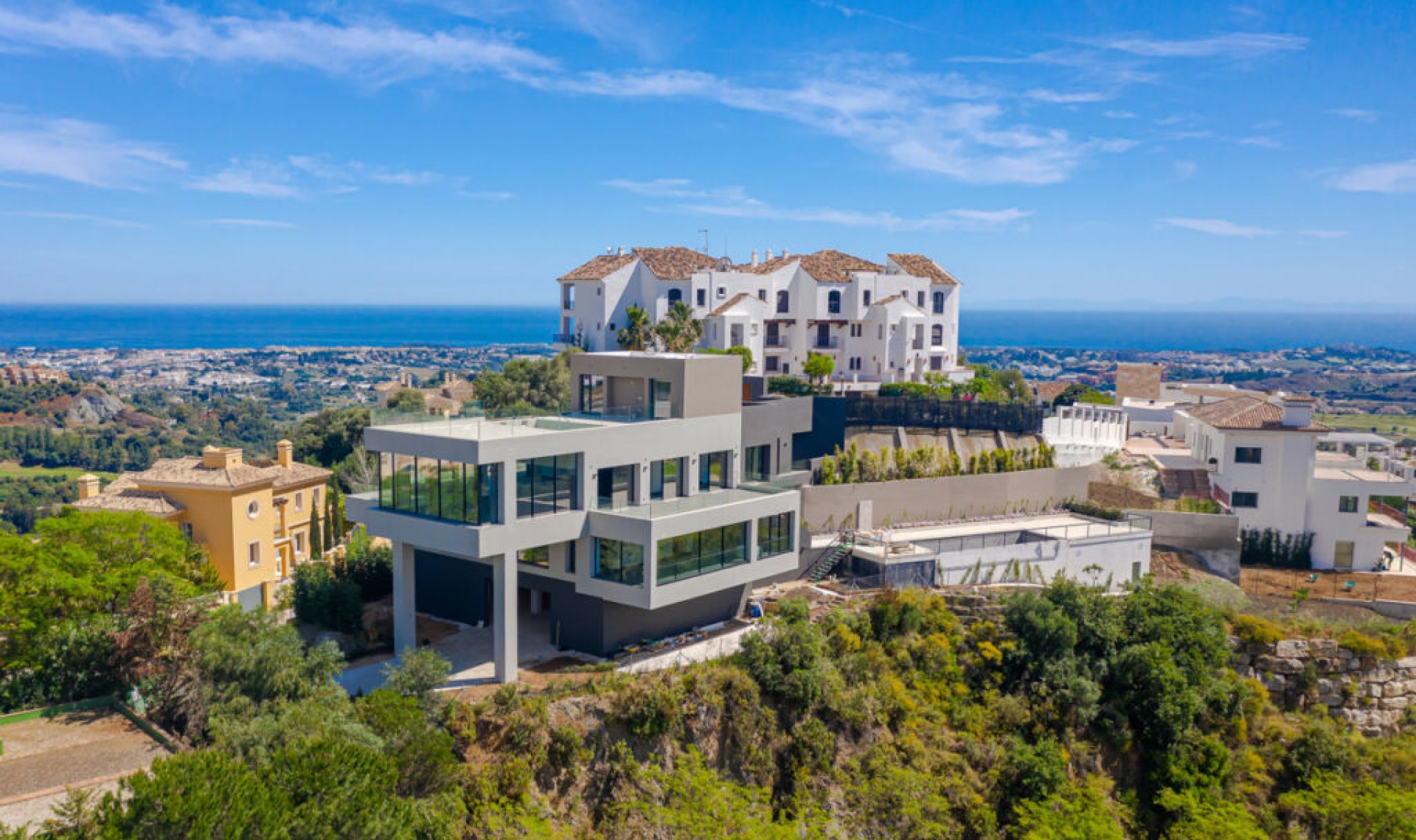 Resale - House -
Los Arqueros