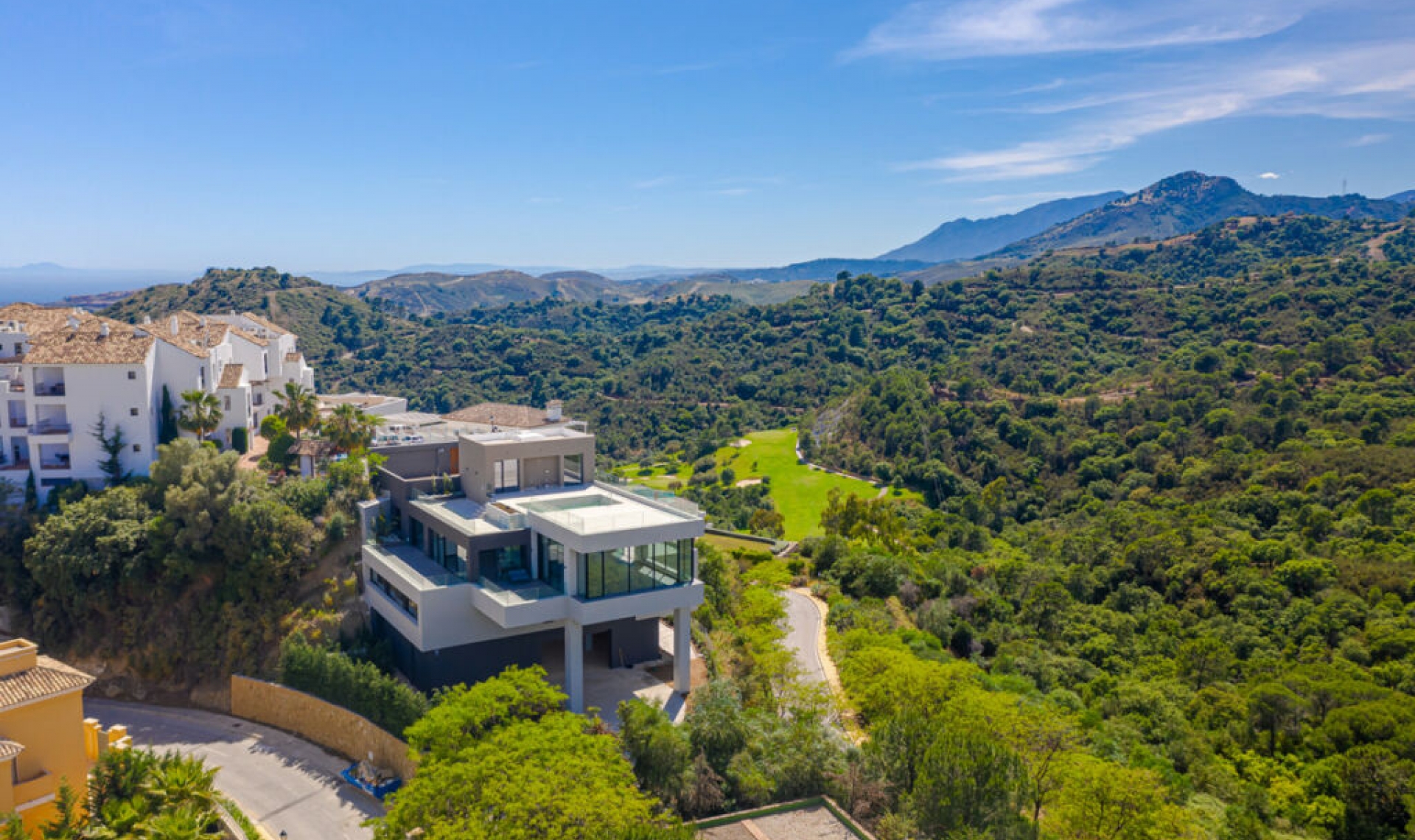 Resale - House -
Los Arqueros