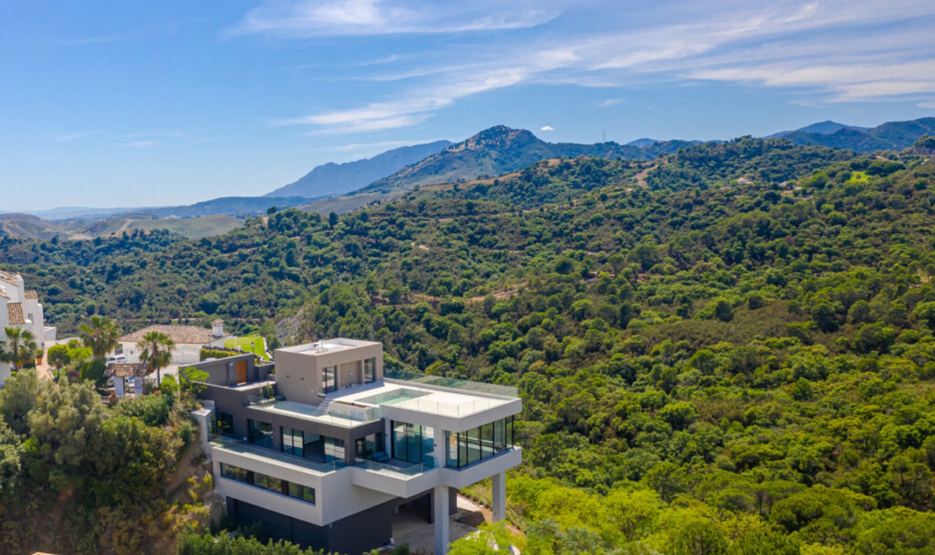 Resale - House -
Los Arqueros