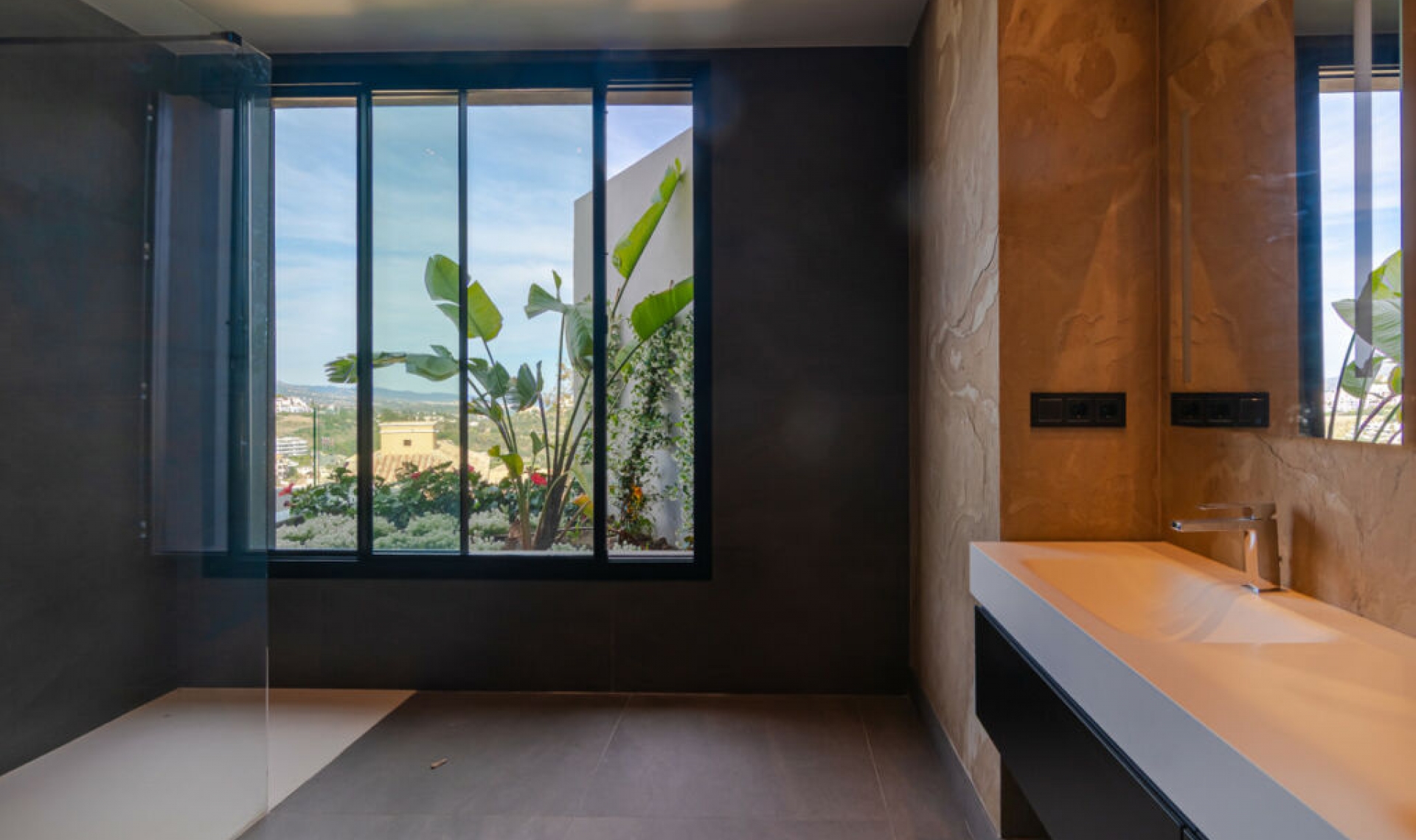 Resale - House -
Los Arqueros