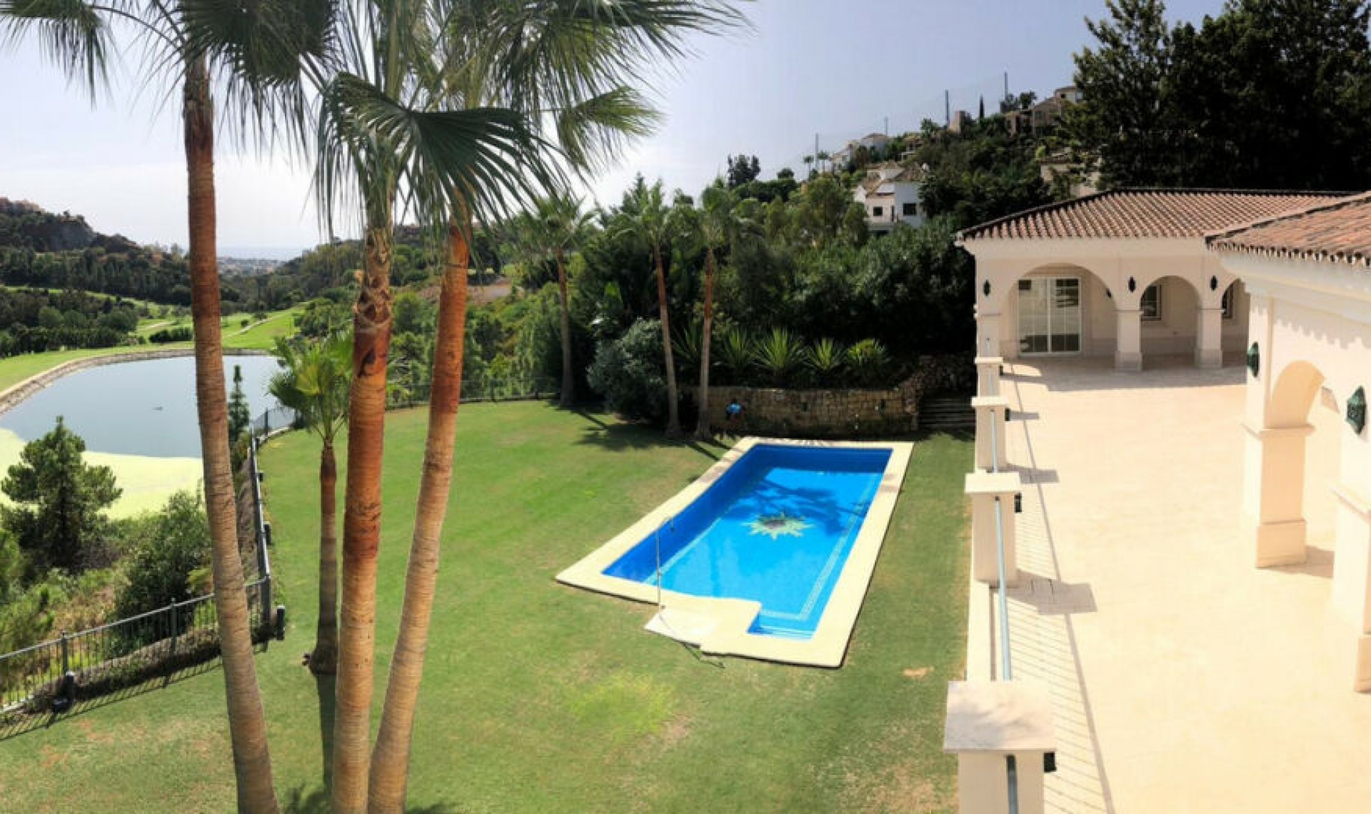 Resale - House -
Los Arqueros