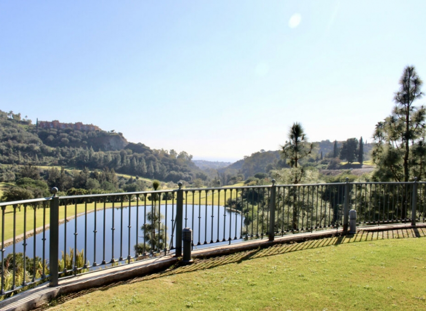 Resale - House -
Los Arqueros