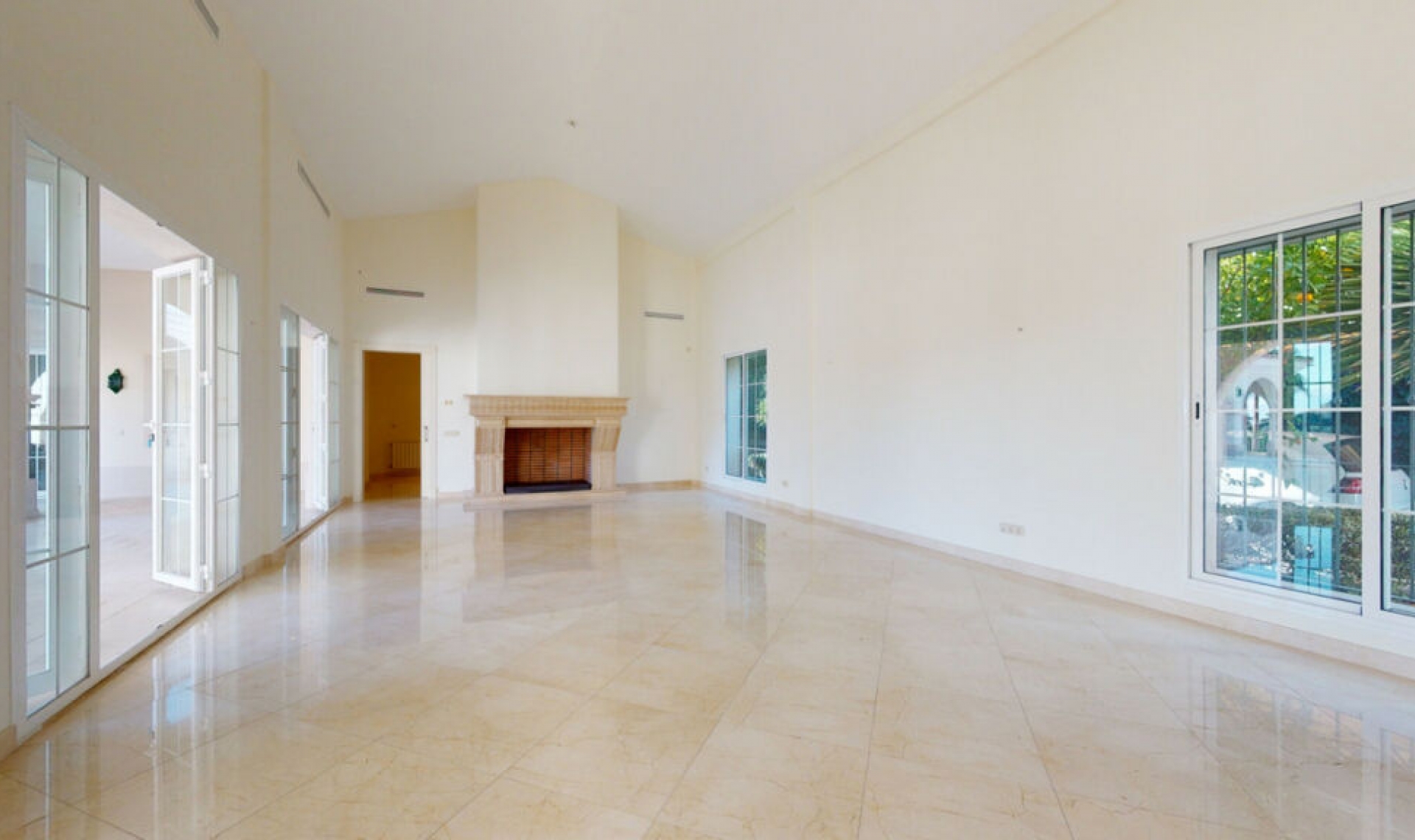 Resale - House -
Los Arqueros