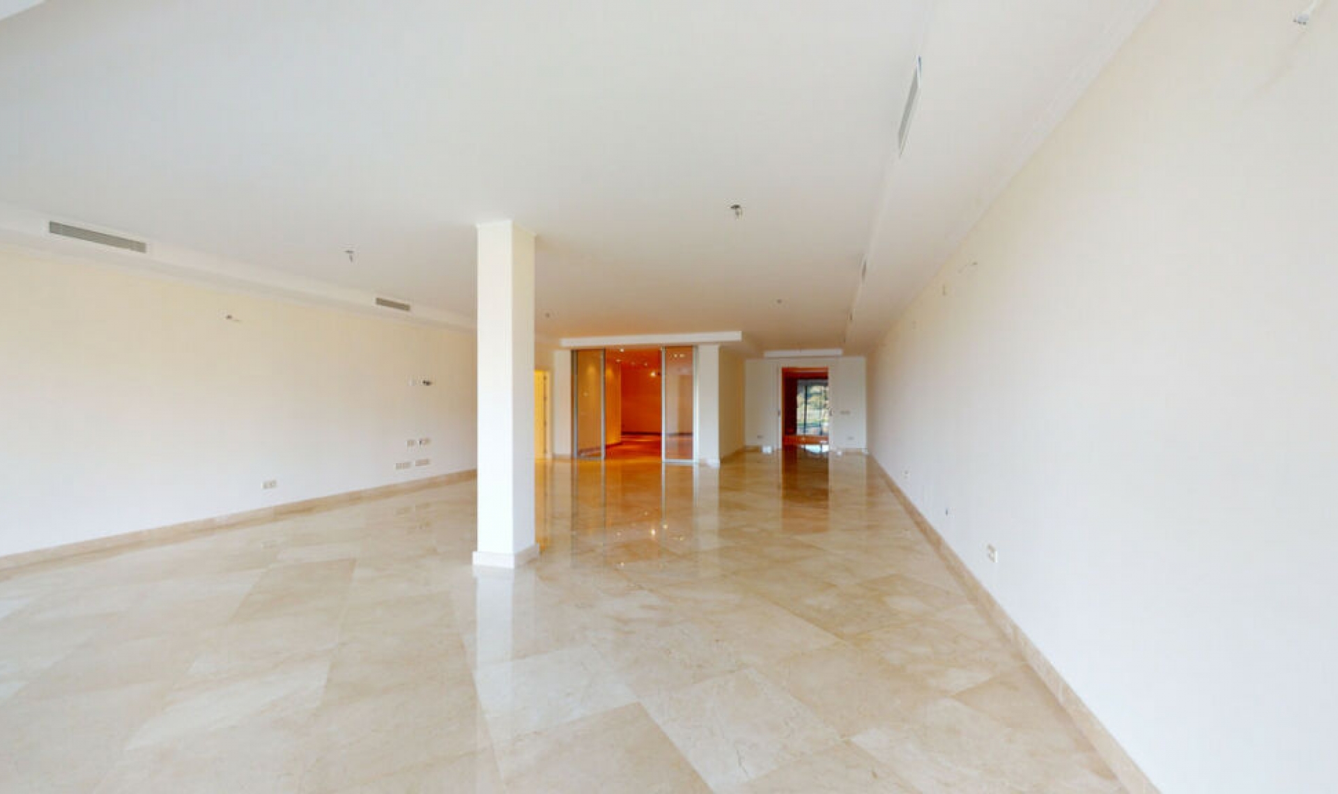 Resale - House -
Los Arqueros