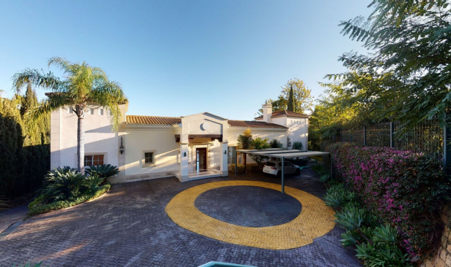 Resale - House -
Los Arqueros