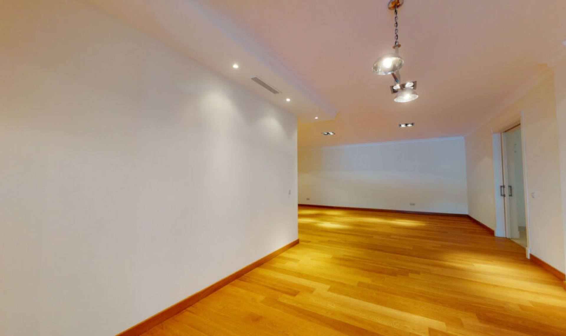 Resale - House -
Los Arqueros