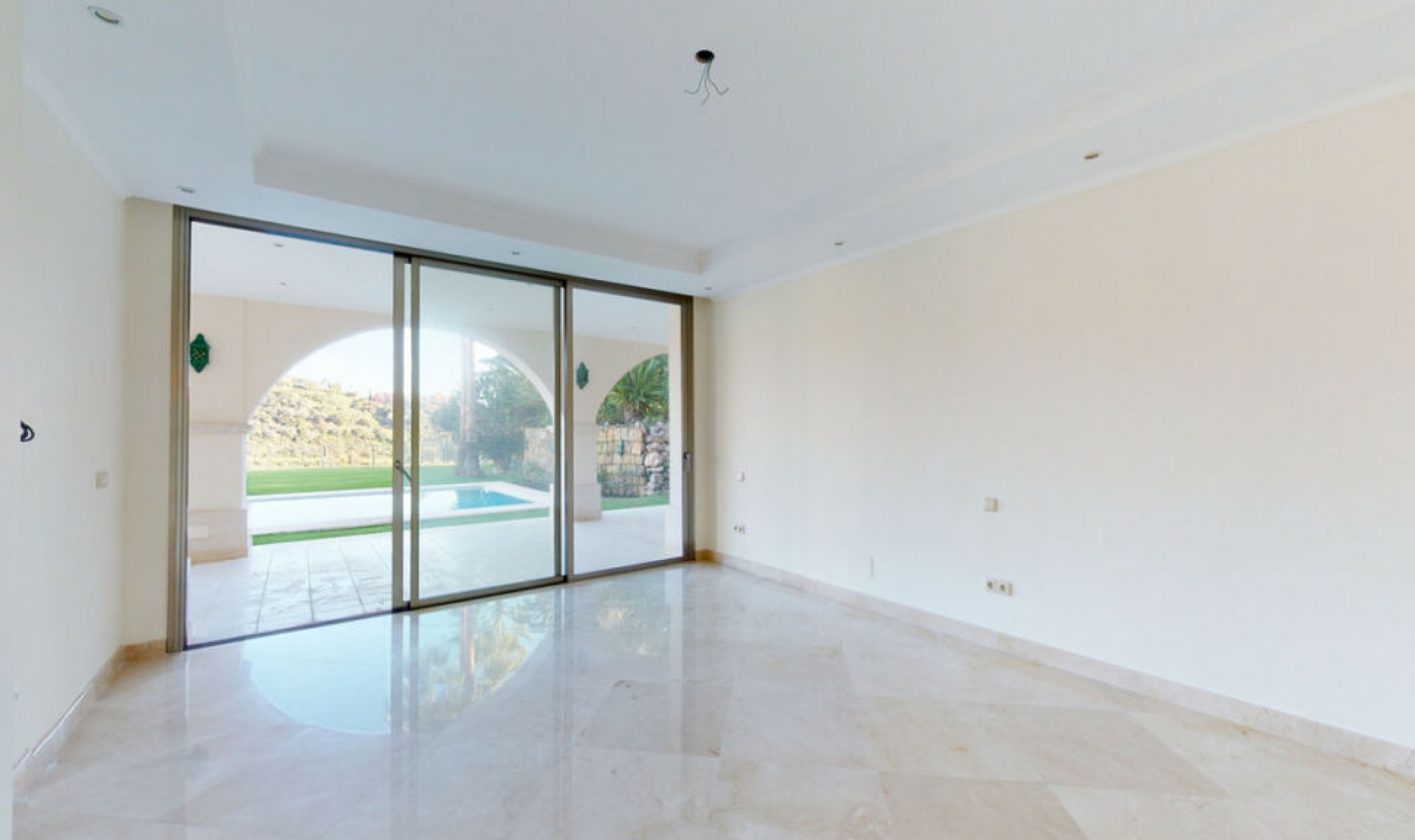 Resale - House -
Los Arqueros