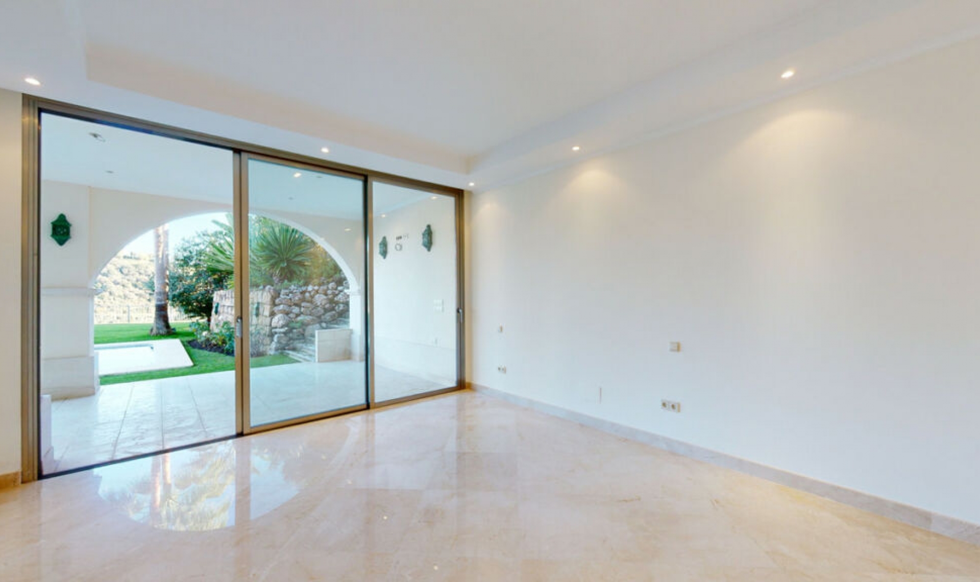 Resale - House -
Los Arqueros