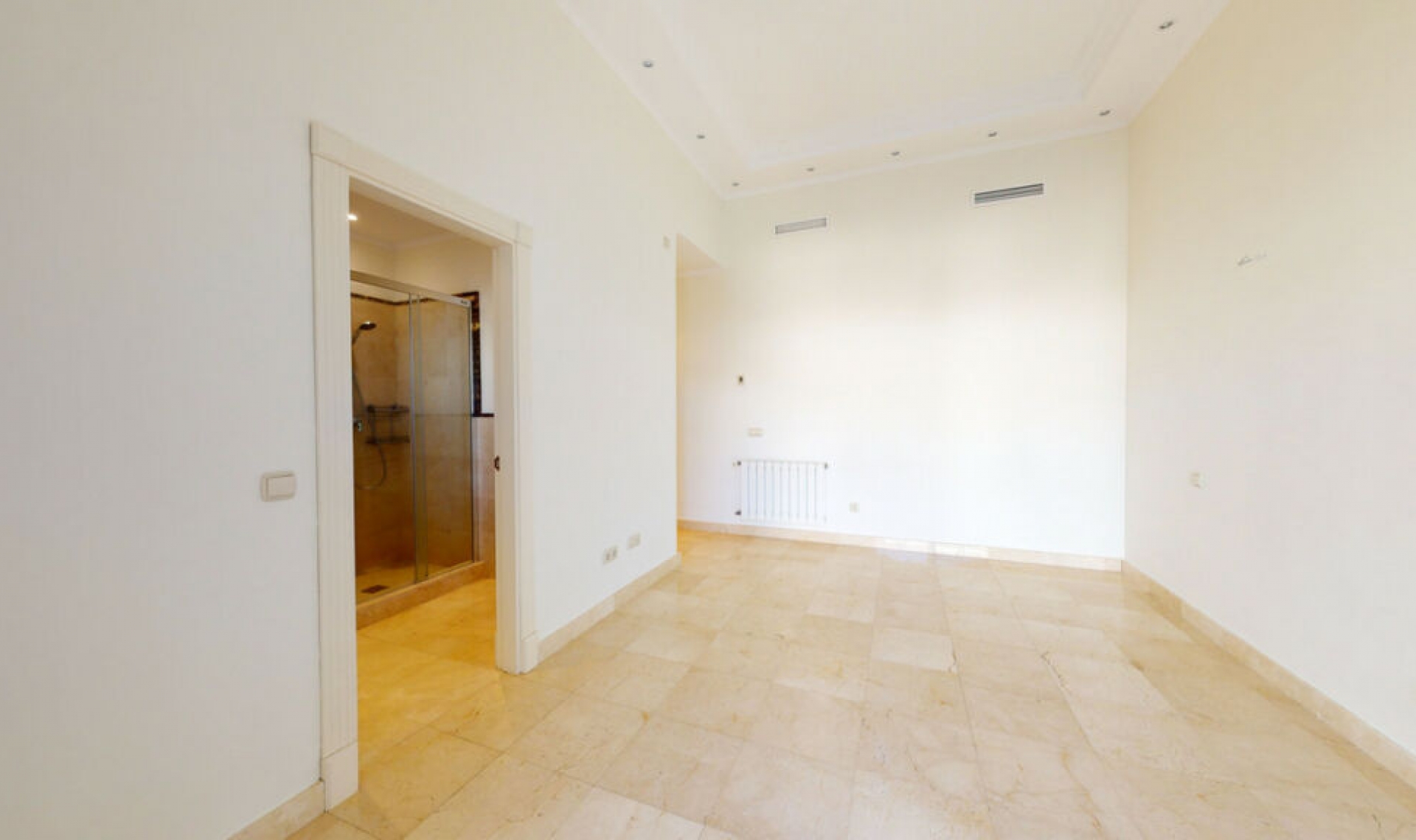 Resale - House -
Los Arqueros