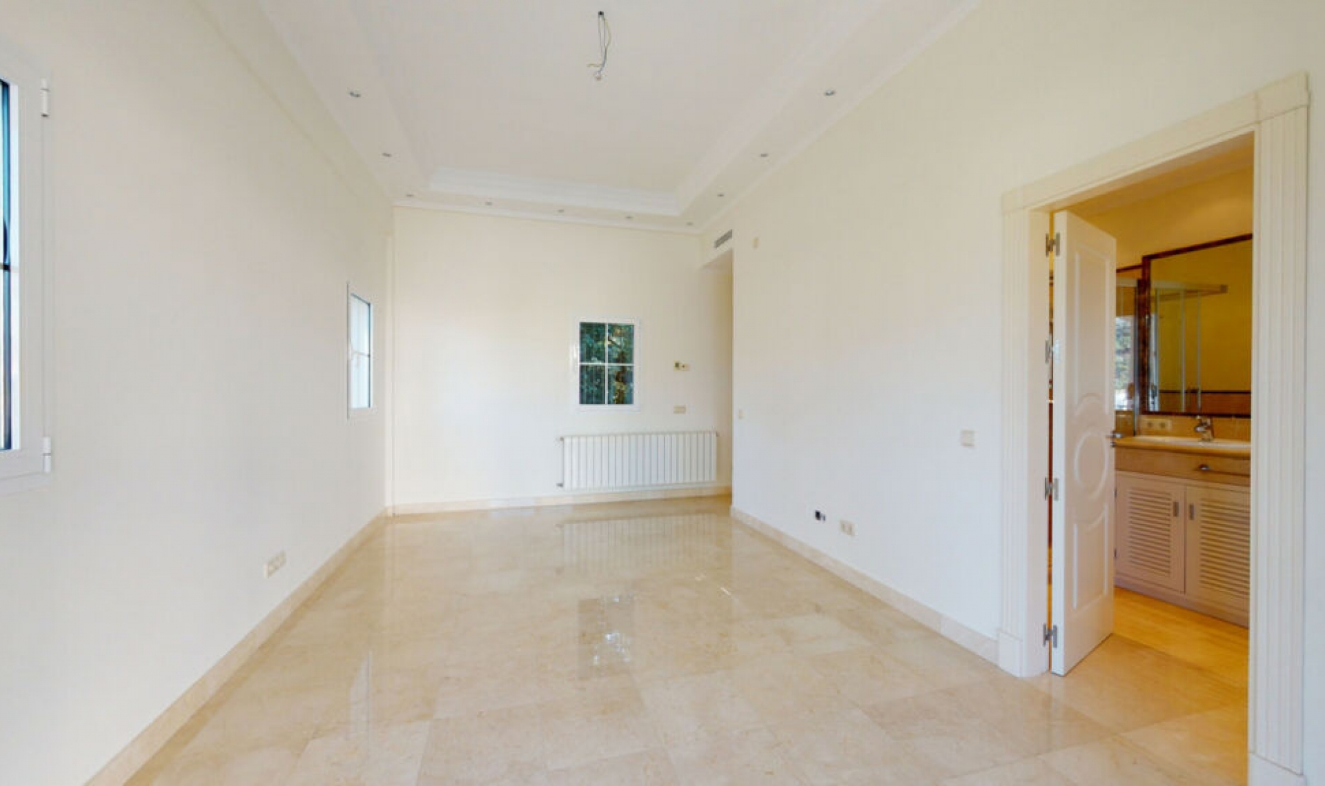 Resale - House -
Los Arqueros