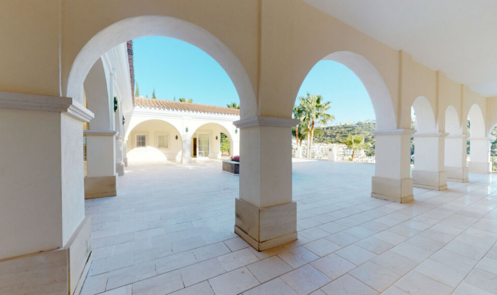 Resale - House -
Los Arqueros