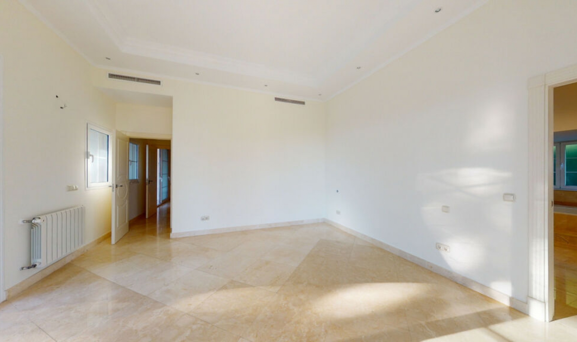 Resale - House -
Los Arqueros