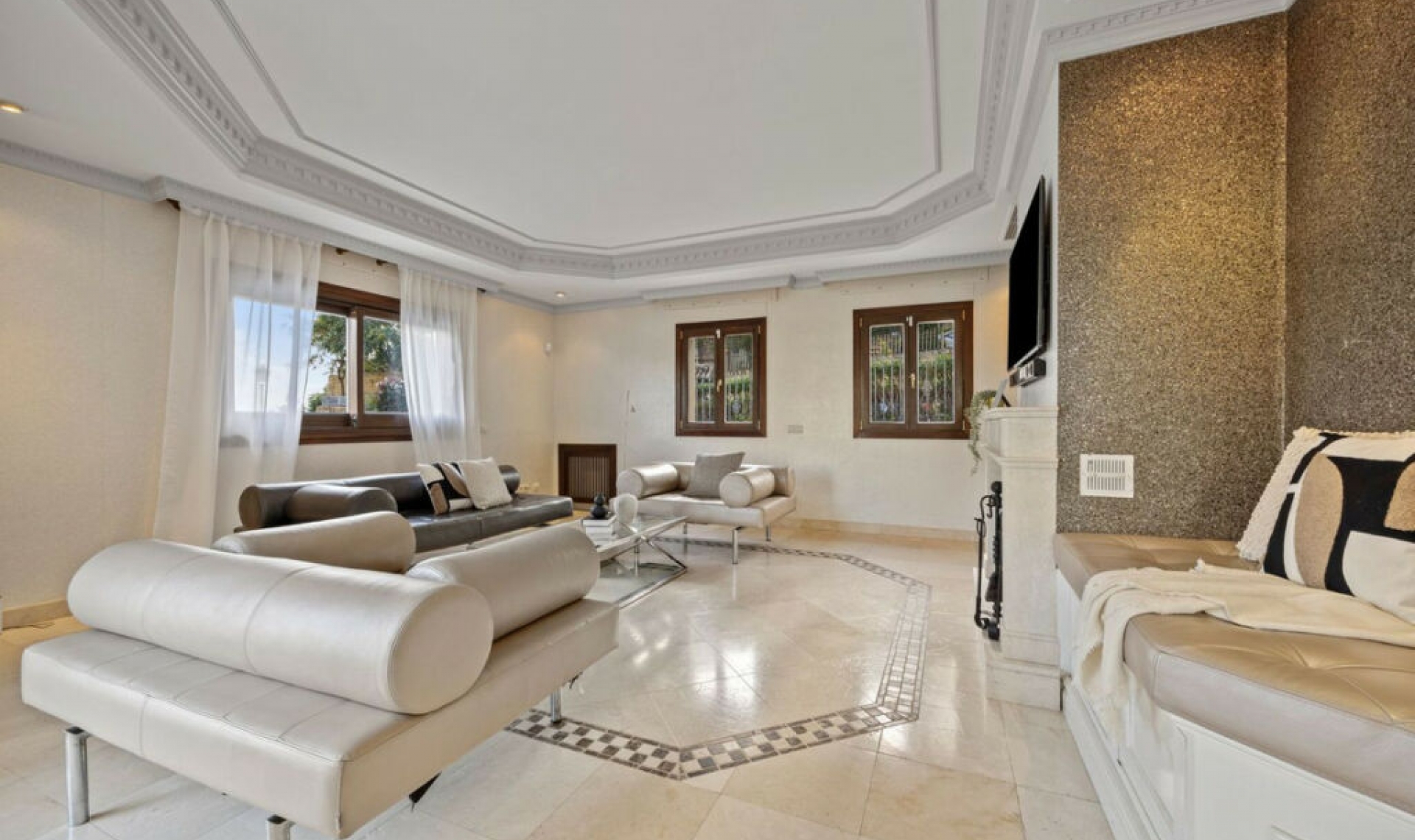 Resale - House -
Los Arqueros