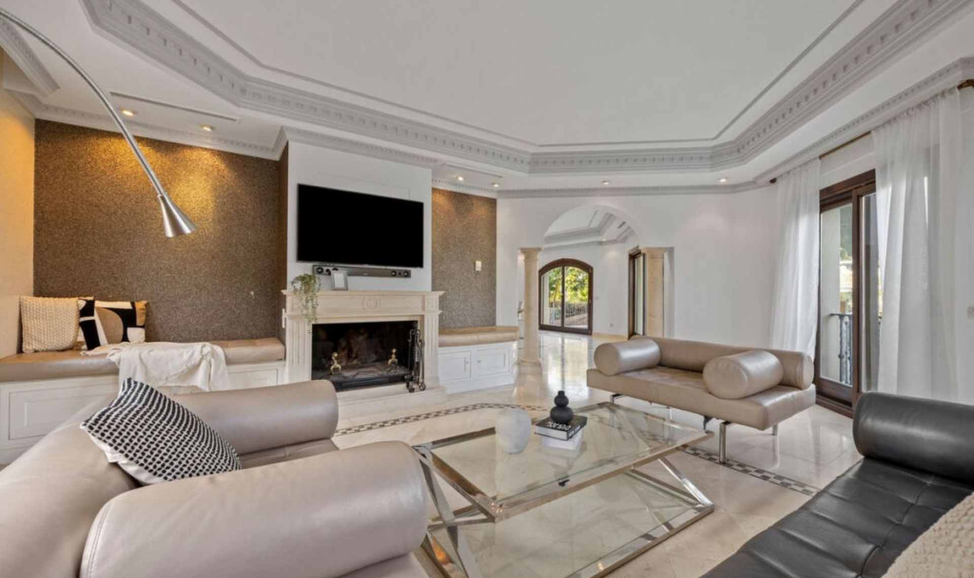 Resale - House -
Los Arqueros