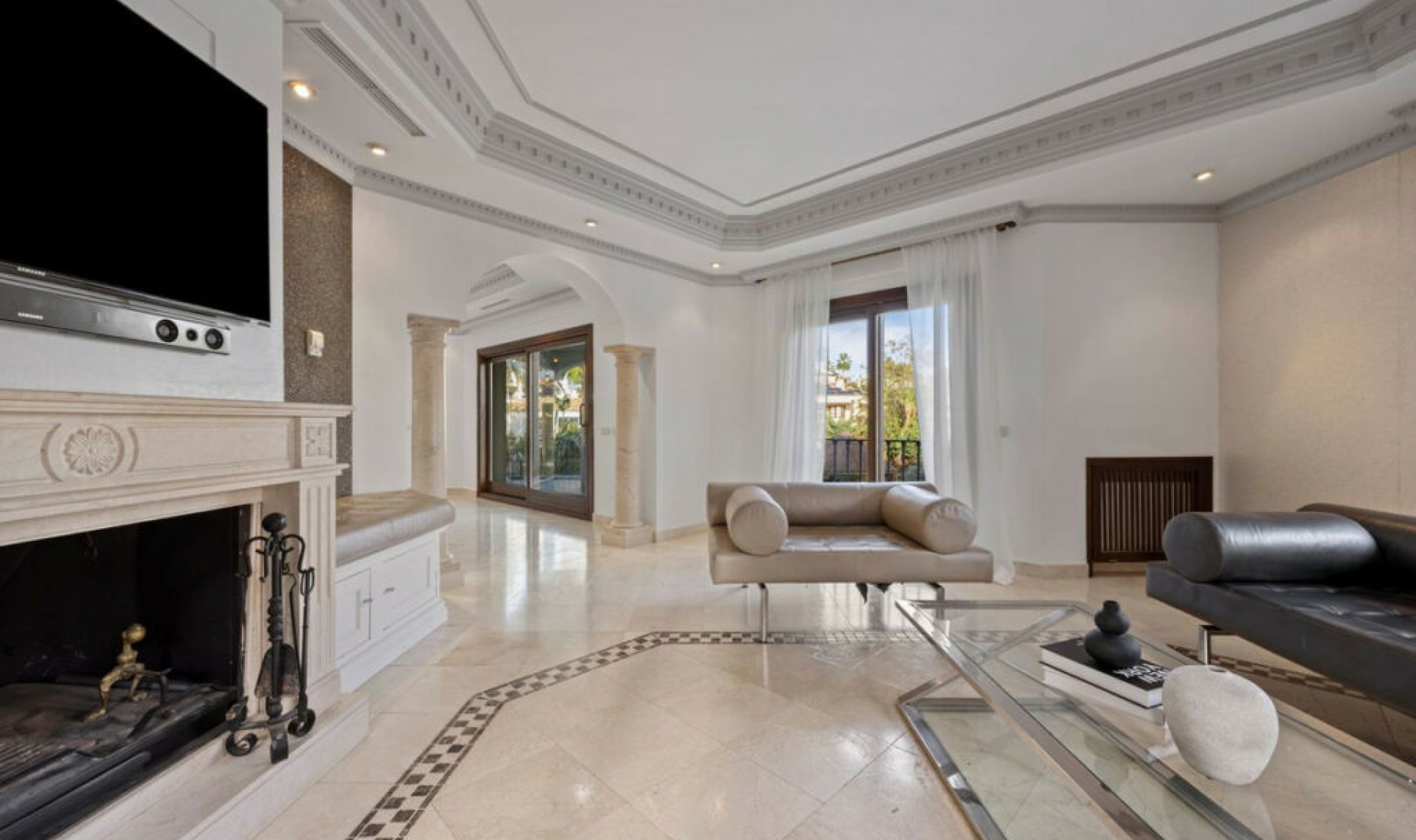 Resale - House -
Los Arqueros