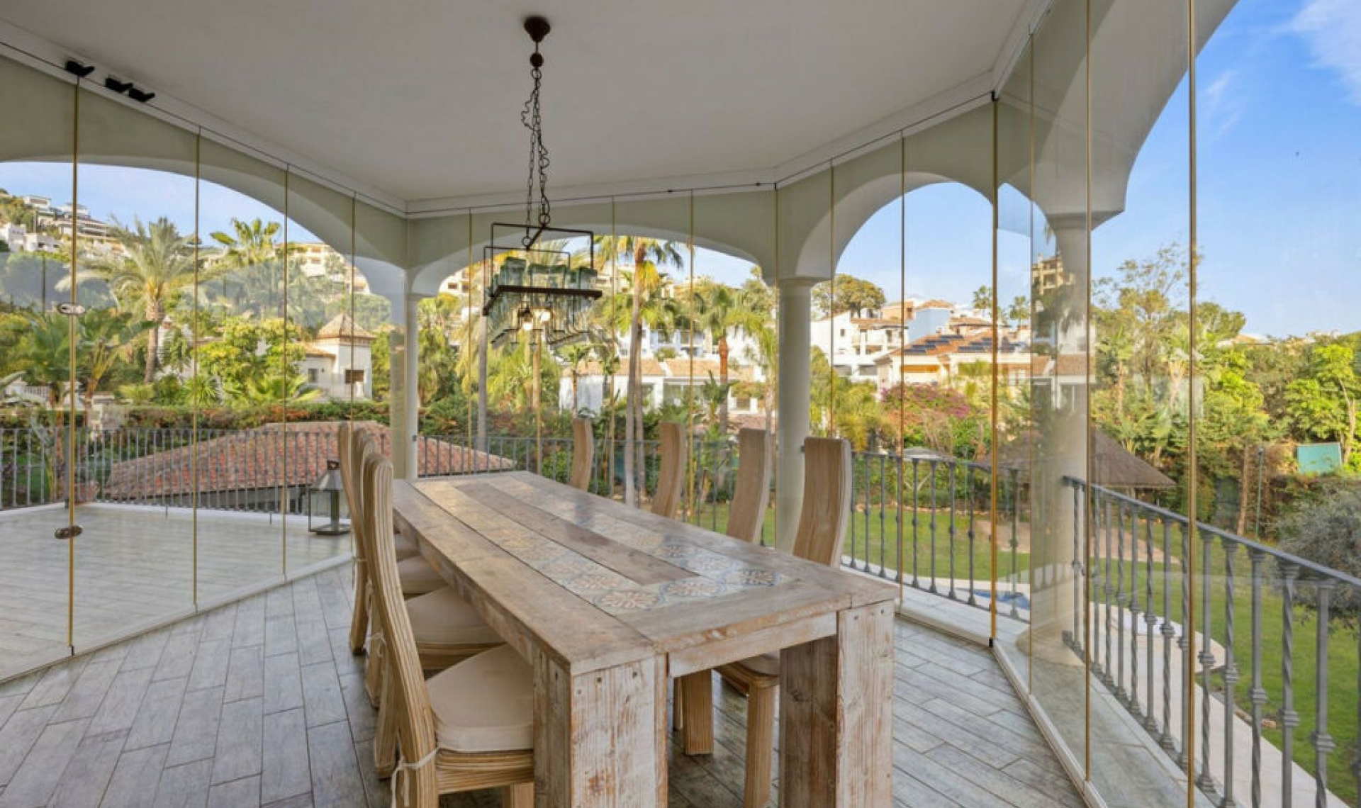Resale - House -
Los Arqueros