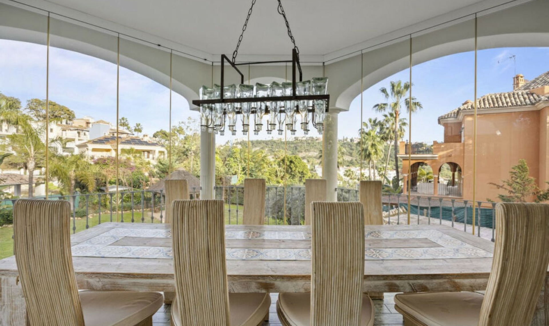 Resale - House -
Los Arqueros