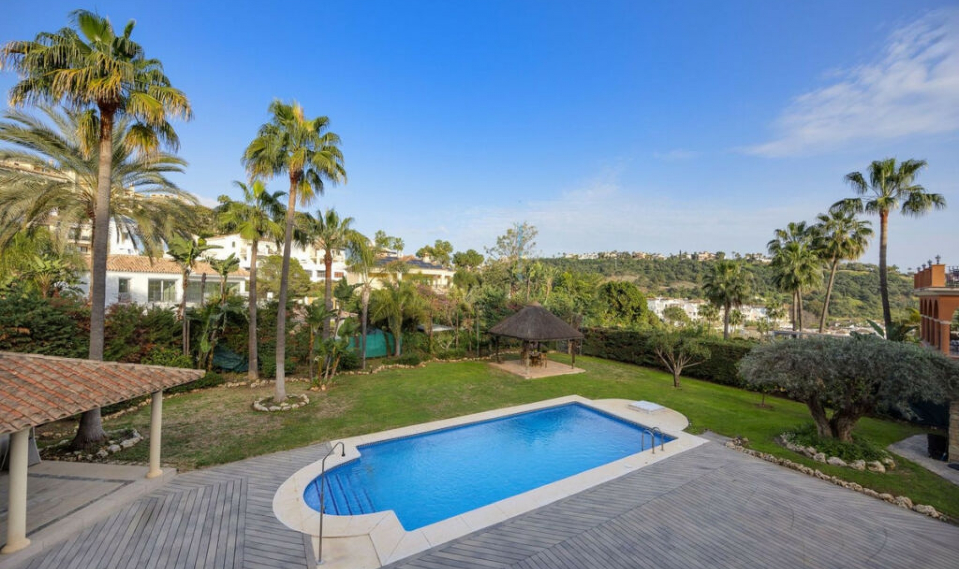 Resale - House -
Los Arqueros