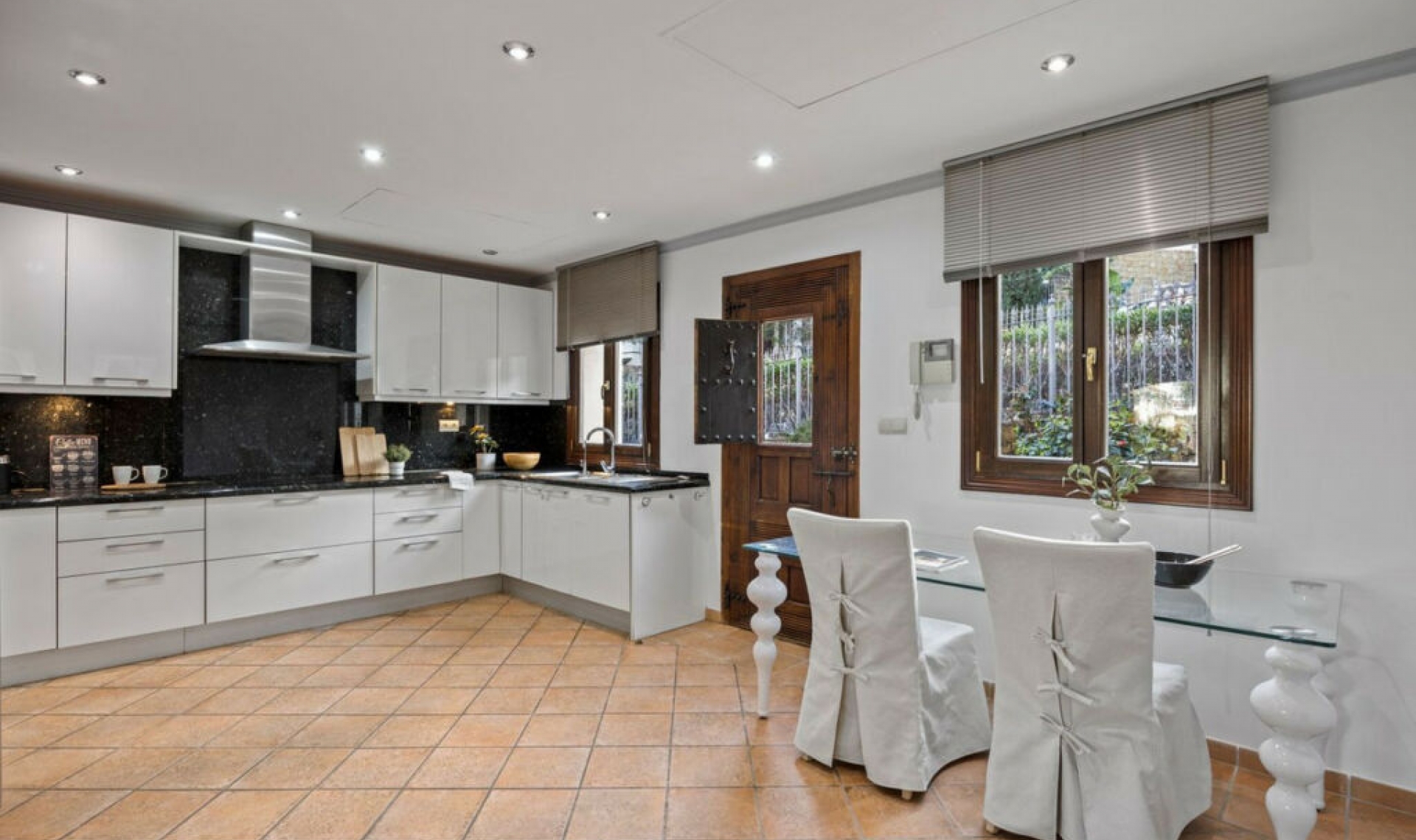Resale - House -
Los Arqueros