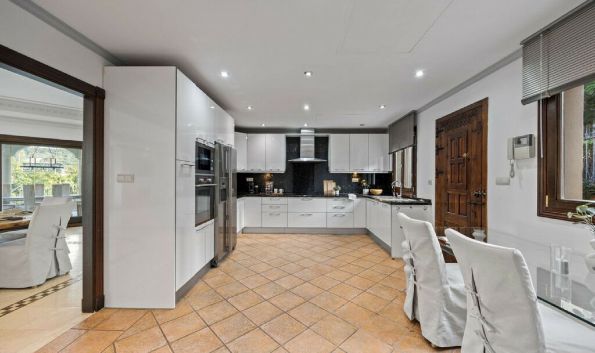 Resale - House -
Los Arqueros