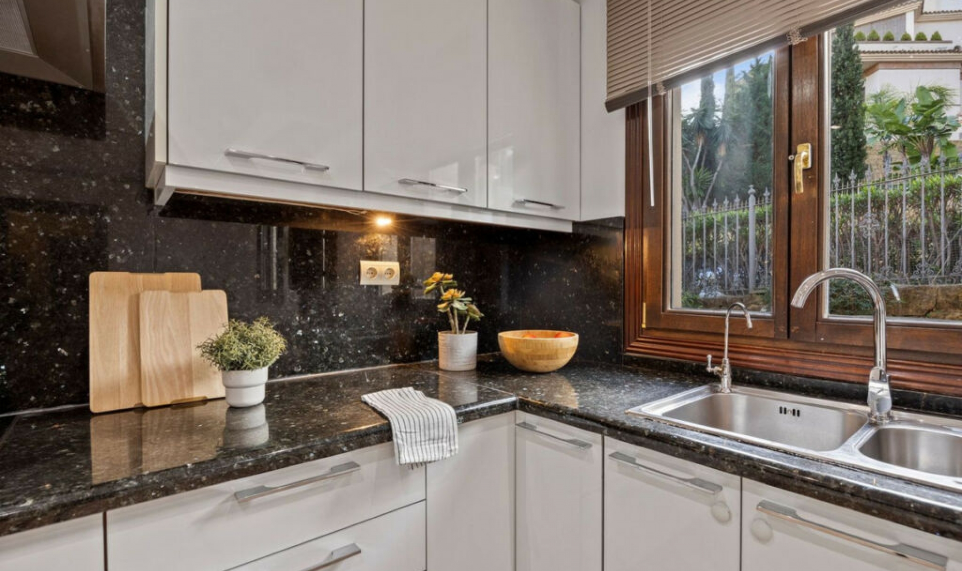 Resale - House -
Los Arqueros