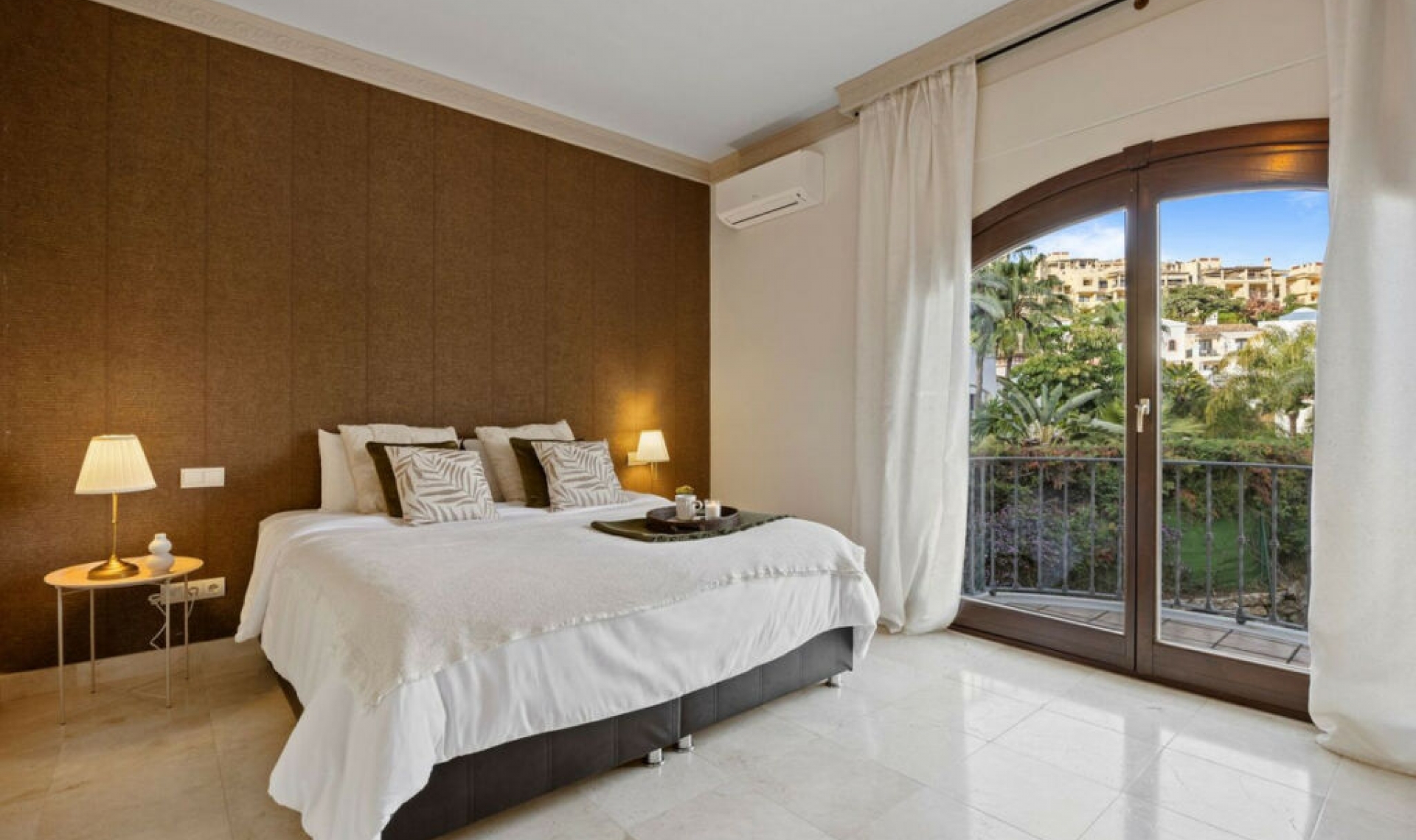 Resale - House -
Los Arqueros