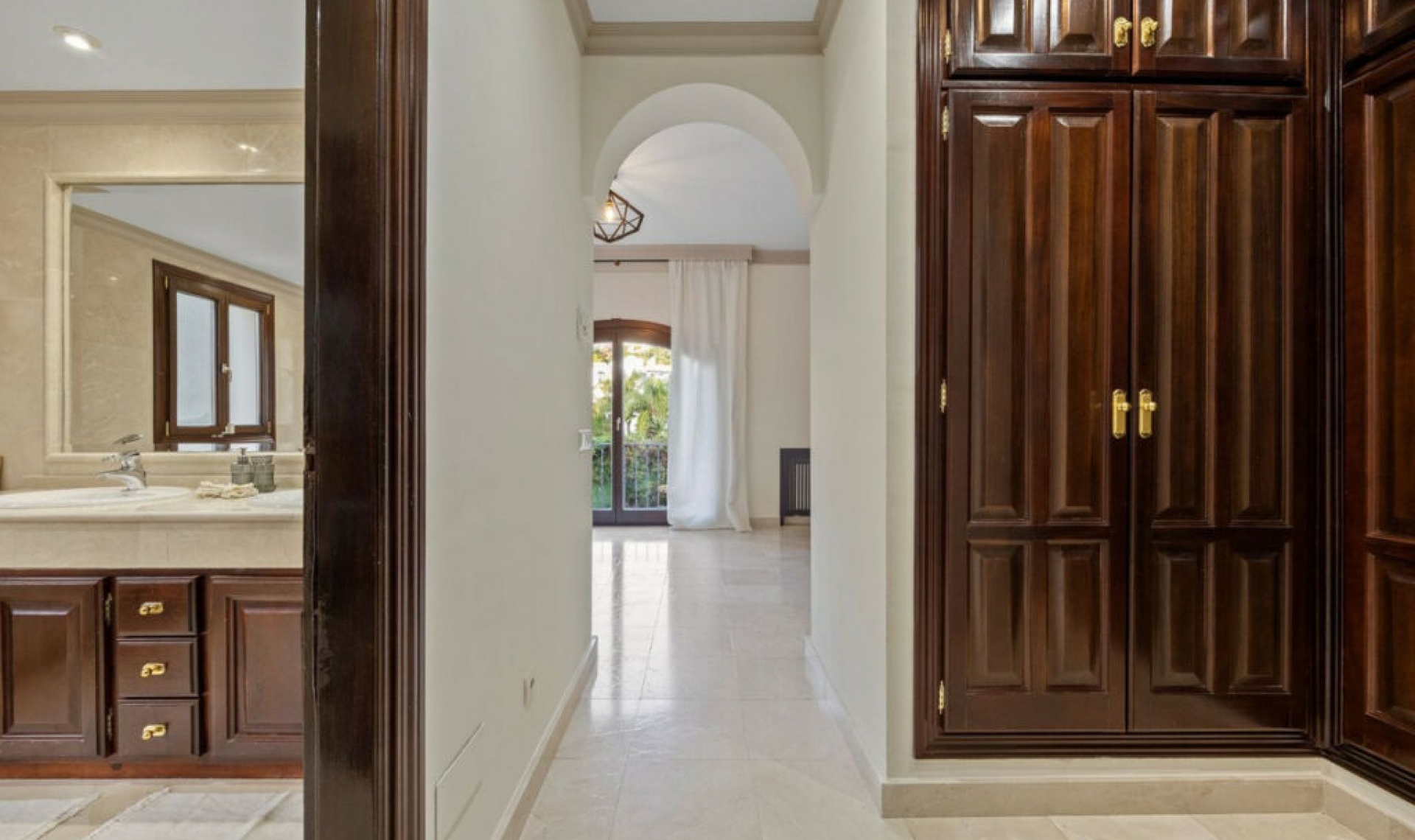 Resale - House -
Los Arqueros