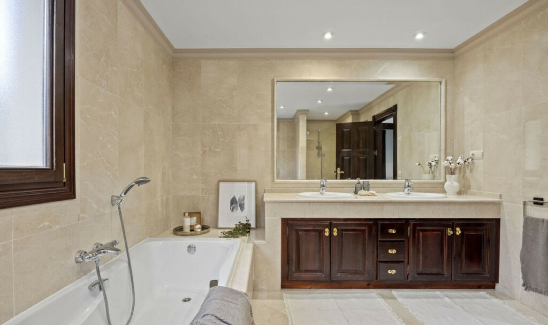 Resale - House -
Los Arqueros