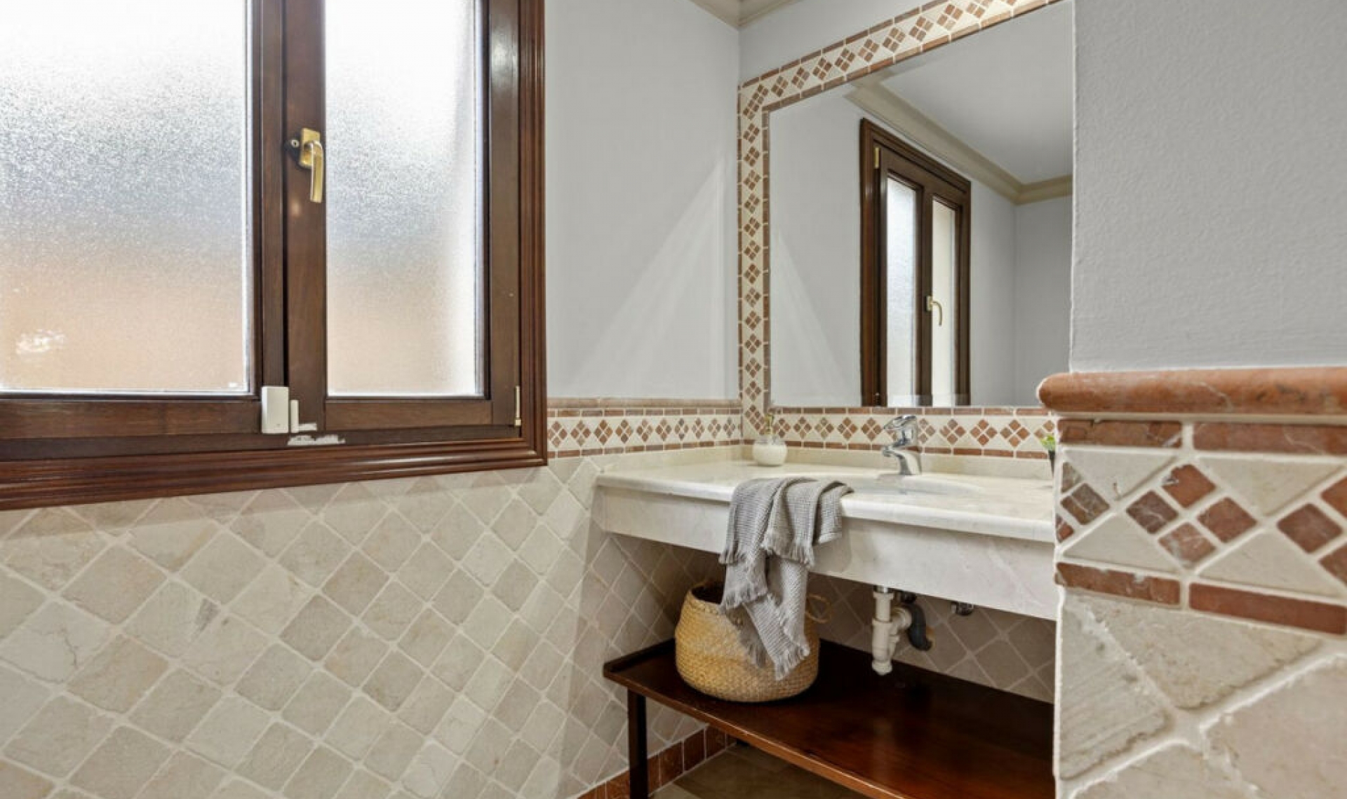 Resale - House -
Los Arqueros