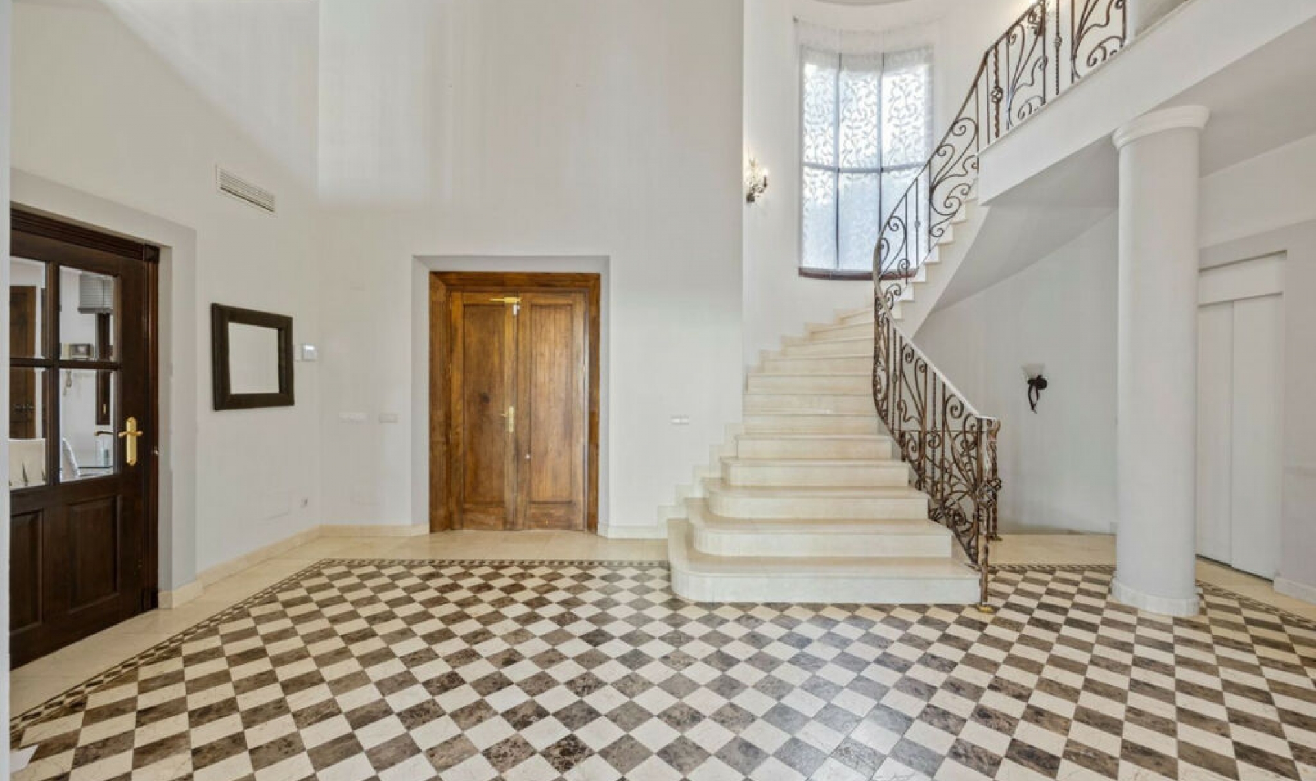 Resale - House -
Los Arqueros