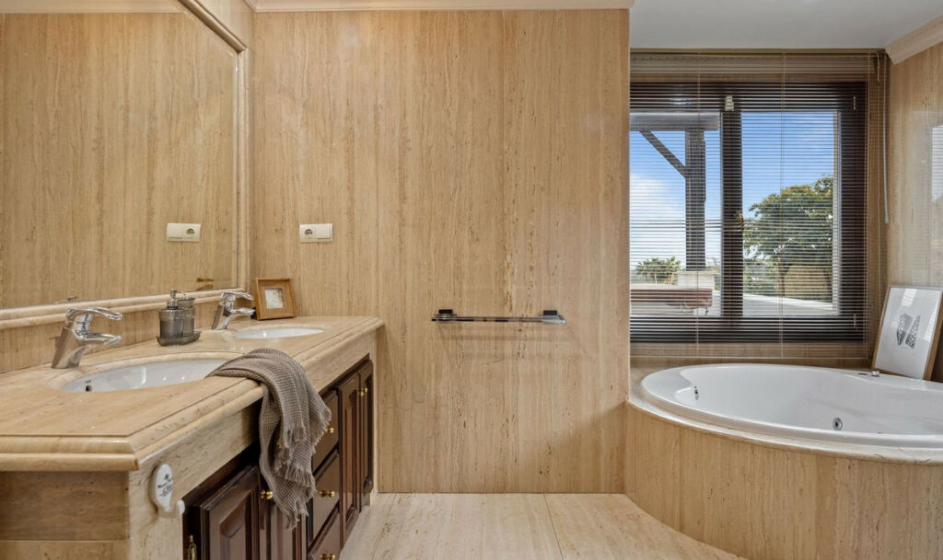 Resale - House -
Los Arqueros